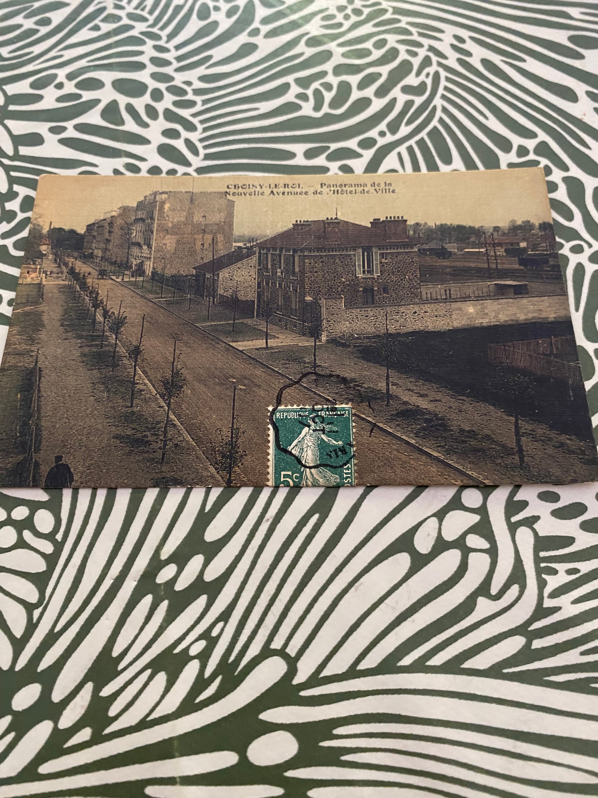 Carte postale ancienne Choisy le roi. Panorama de la nouvelle avenue de l’hôtel de ville