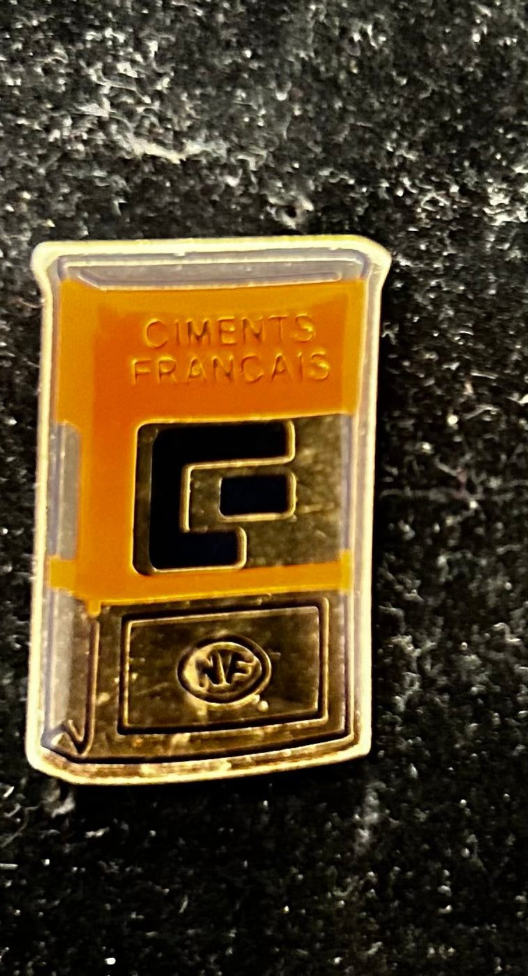 Pin’s vintage Ciment Français