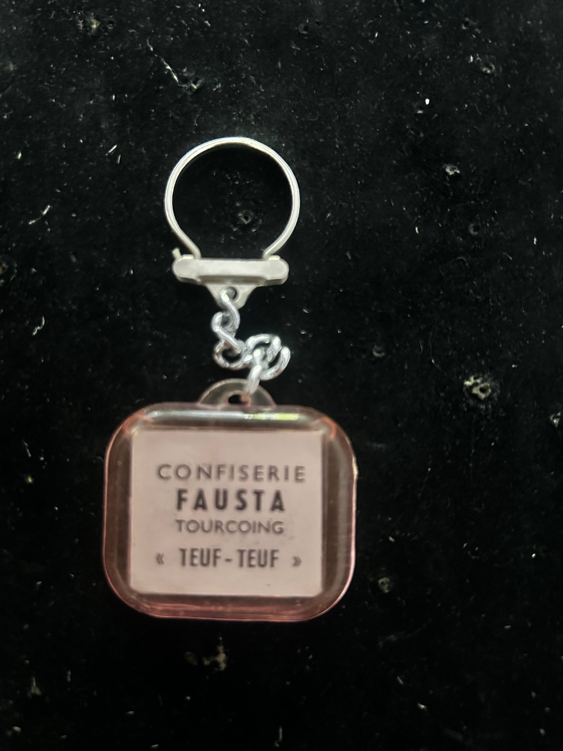 Porte clefs ancien Confiserie Fausta. Teuf Teuf