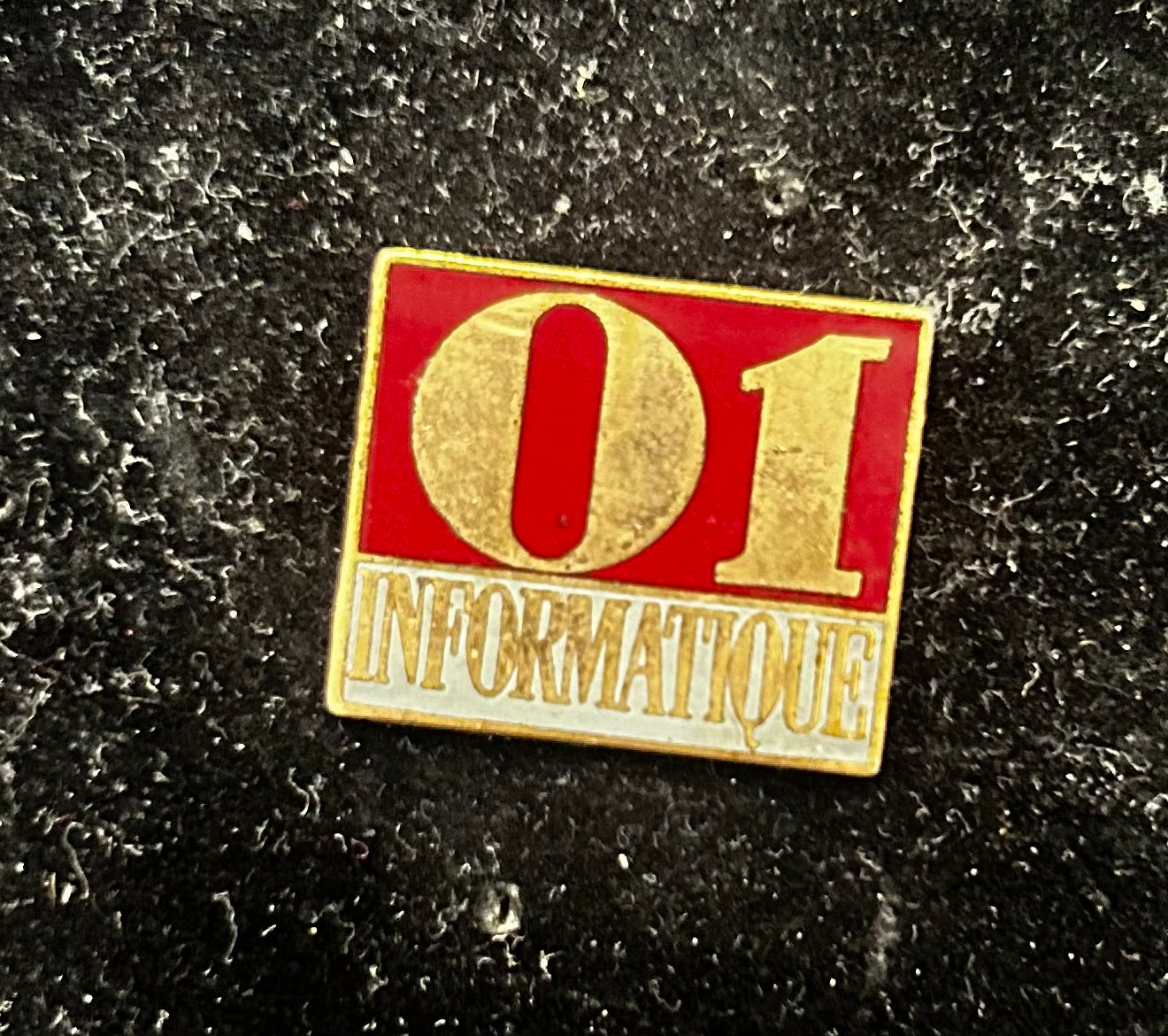 Pin’s ancien du magazine 01 Informatique