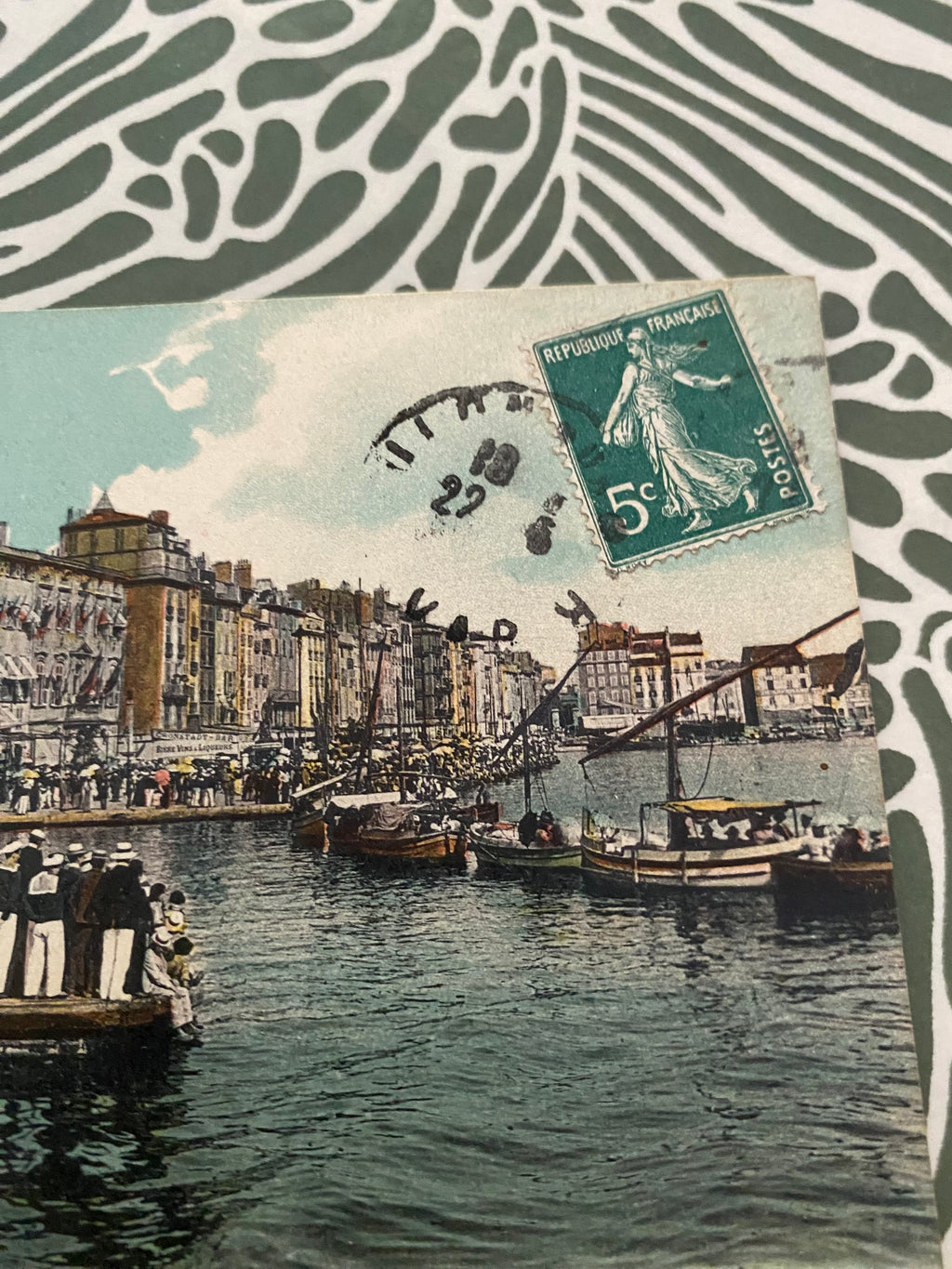 Carte postale ancienne. Le quai Cronstadt. Un jour de fête. LL