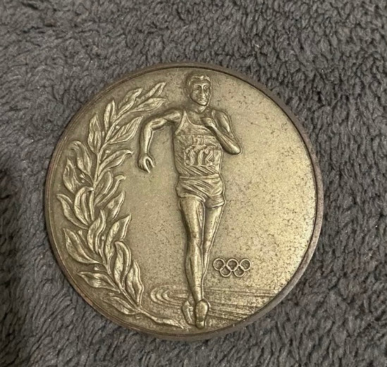 Médaille ancienne Marche Olympique. Metal léger