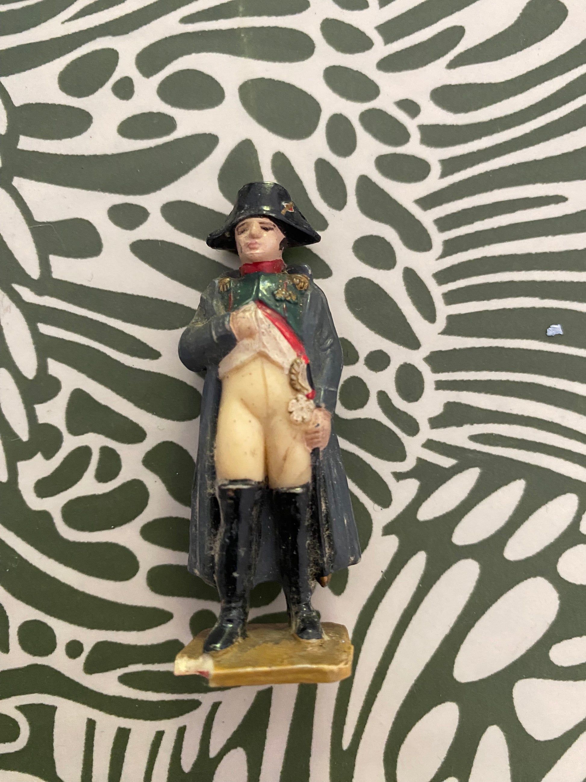 Figurine ancienne Napoléon en plastique hauteur 6 cm.