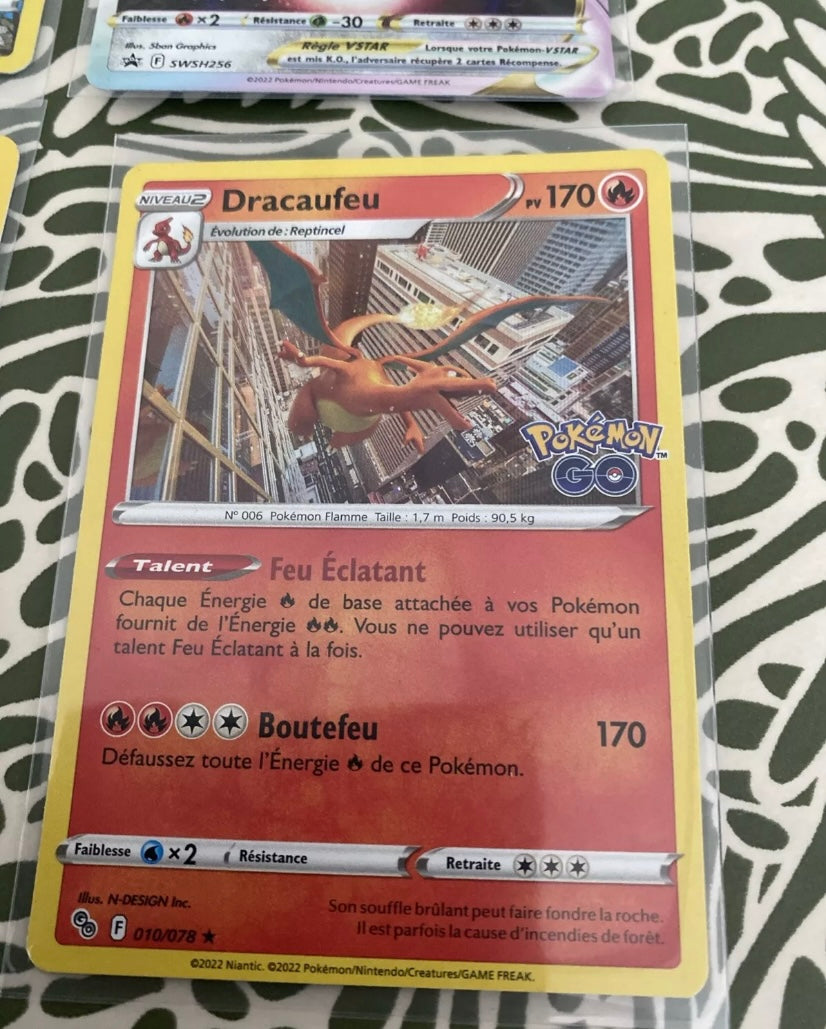 Cartes de collection Pokémon. Sulfura. Dialga vstar. Regieleki. Dracaufeu GO. Lot de 4.