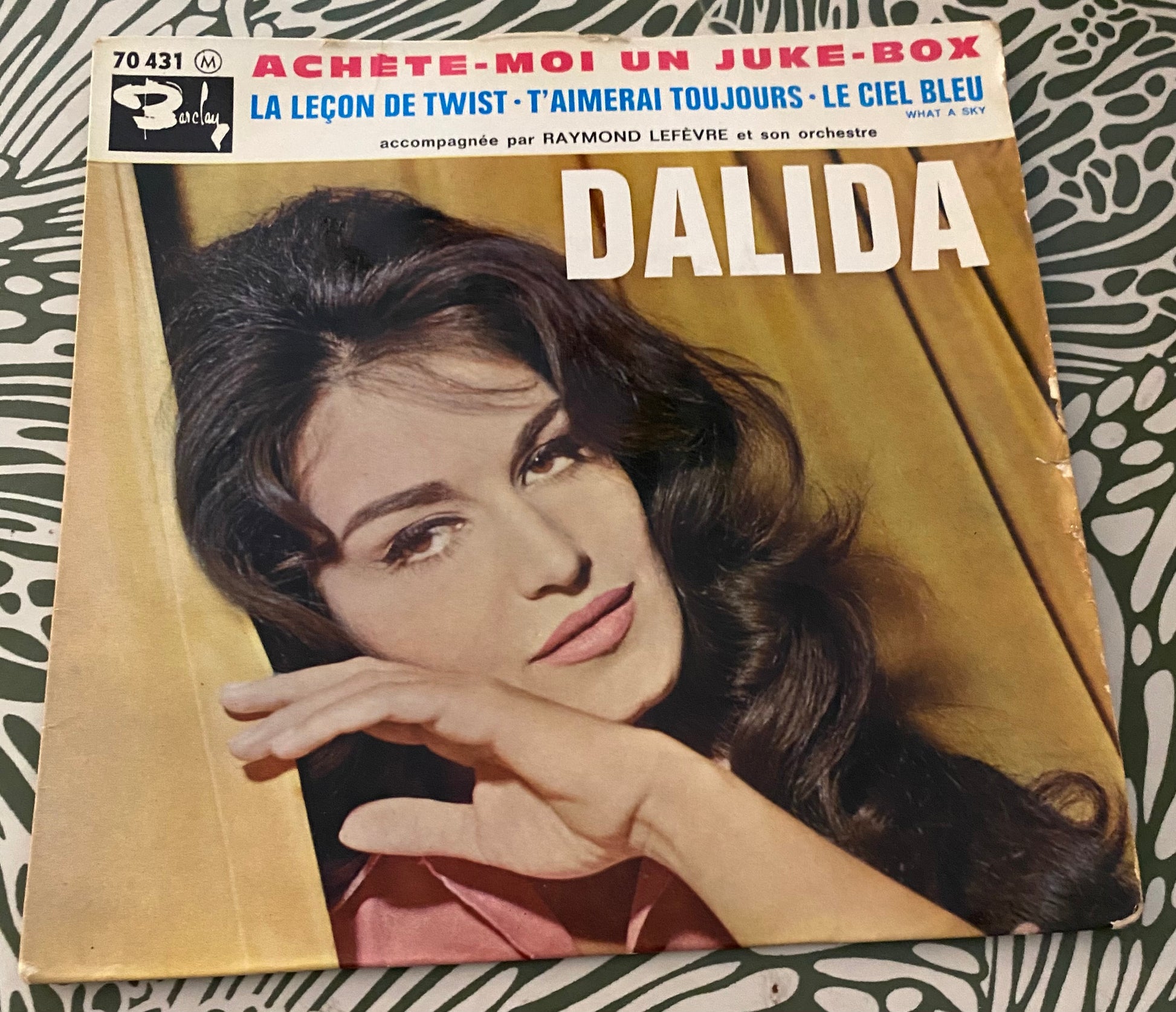Disque vinyle 45 tours Dalida. Achete moi un jukebox