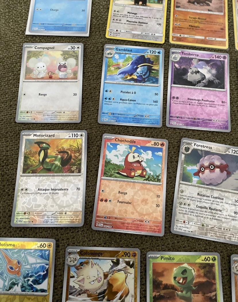 Cartes de collection Pokémon HOLO Lot de 37 divers. Sorties des boosters