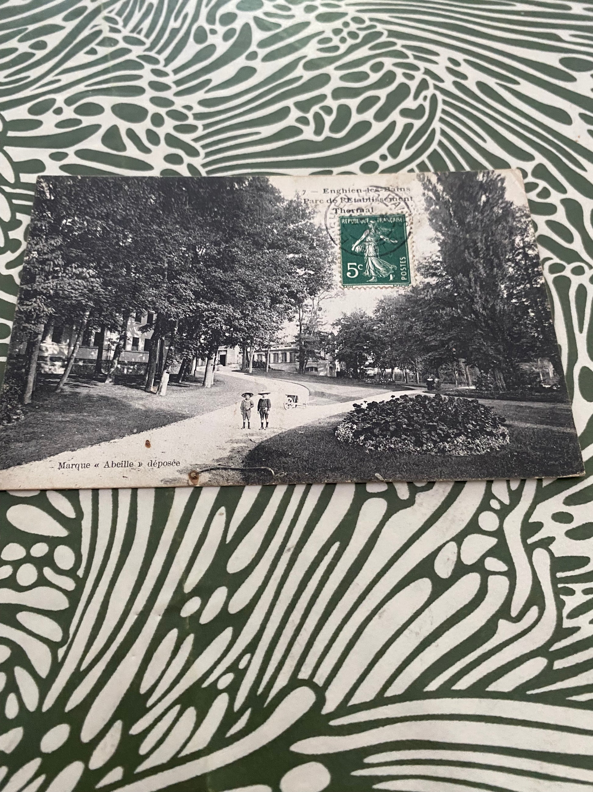 Carte postale ancienne Enghien les Bains. Parc de l’Etablissement Thermale