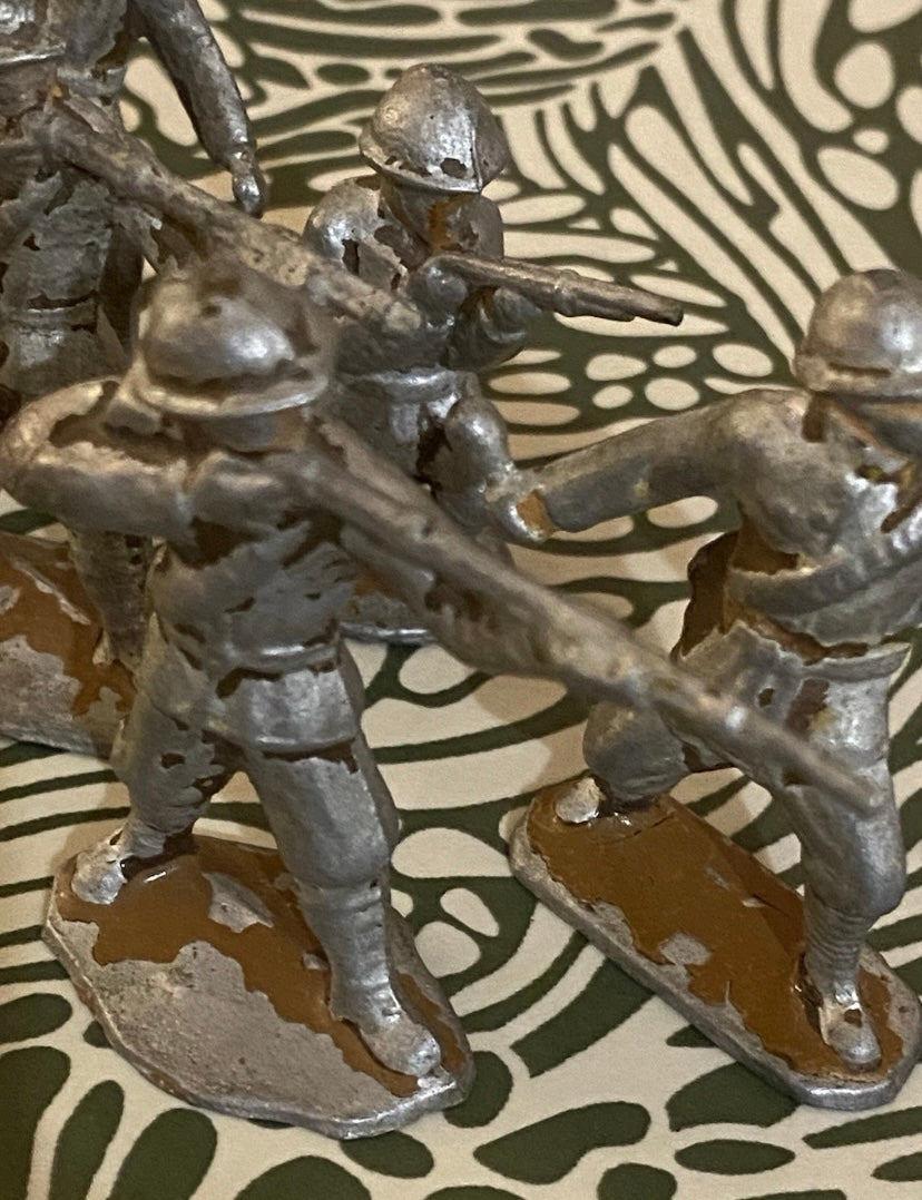 Figurines anciennes DC. Soldats Lot de 7 en plomb creux