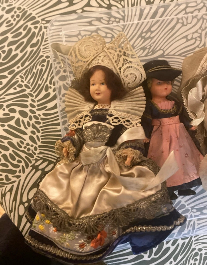 Poupée anciennes de collection. Régionales. Lot de 4