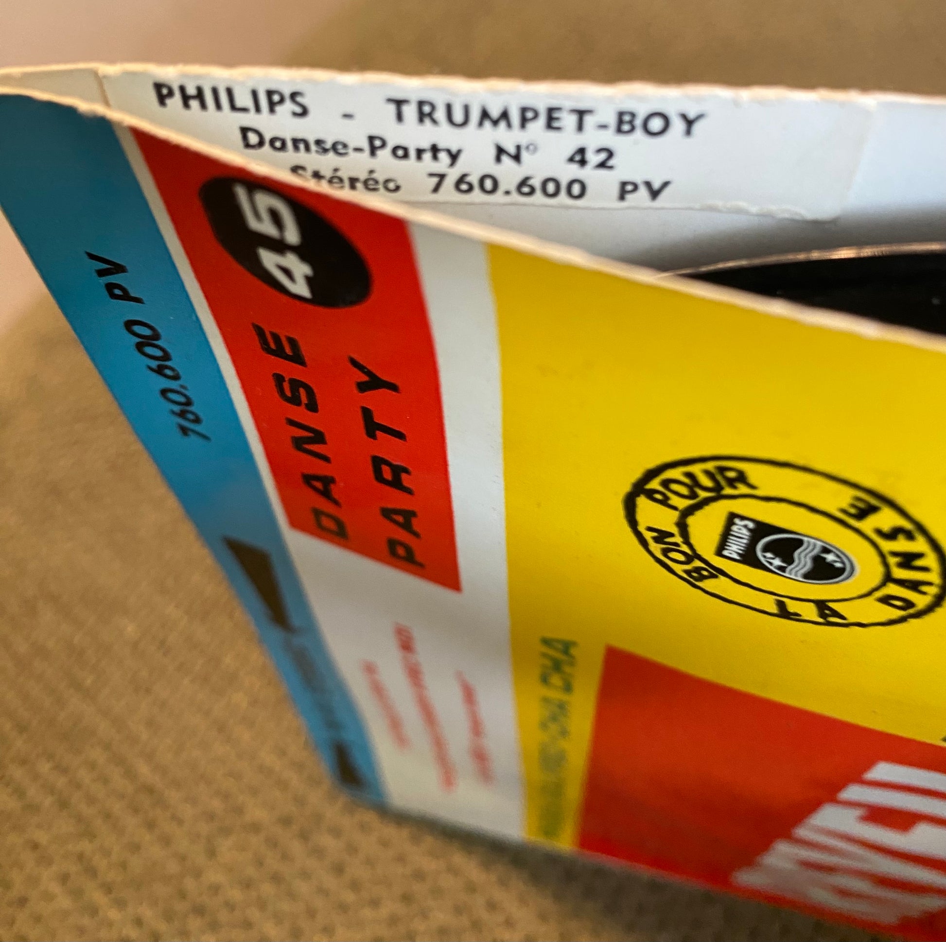 Disque vinyle 45 tours Trumpet boy et sa trompette succès. Réveil Rock