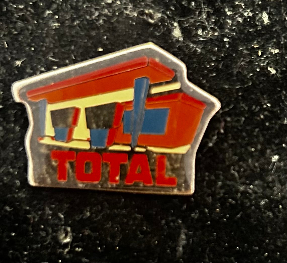 Pin’s ancien Total