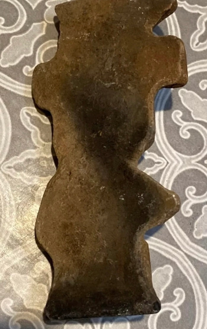 Sculpture artefact ancien précolombien aztèque. Pied droit cassé