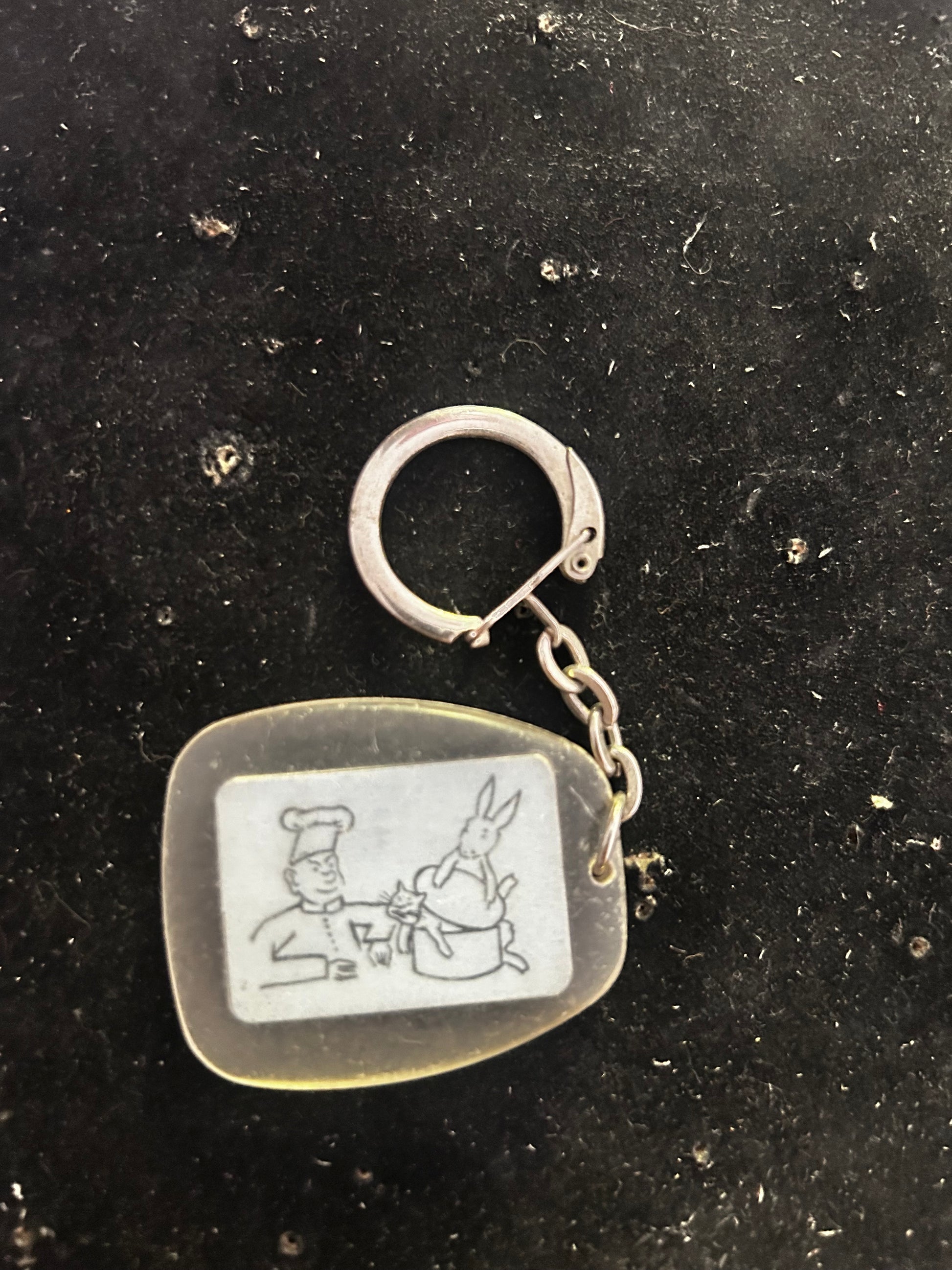 Porte clefs ancien. Les chauffeurs Restaurant à Paris