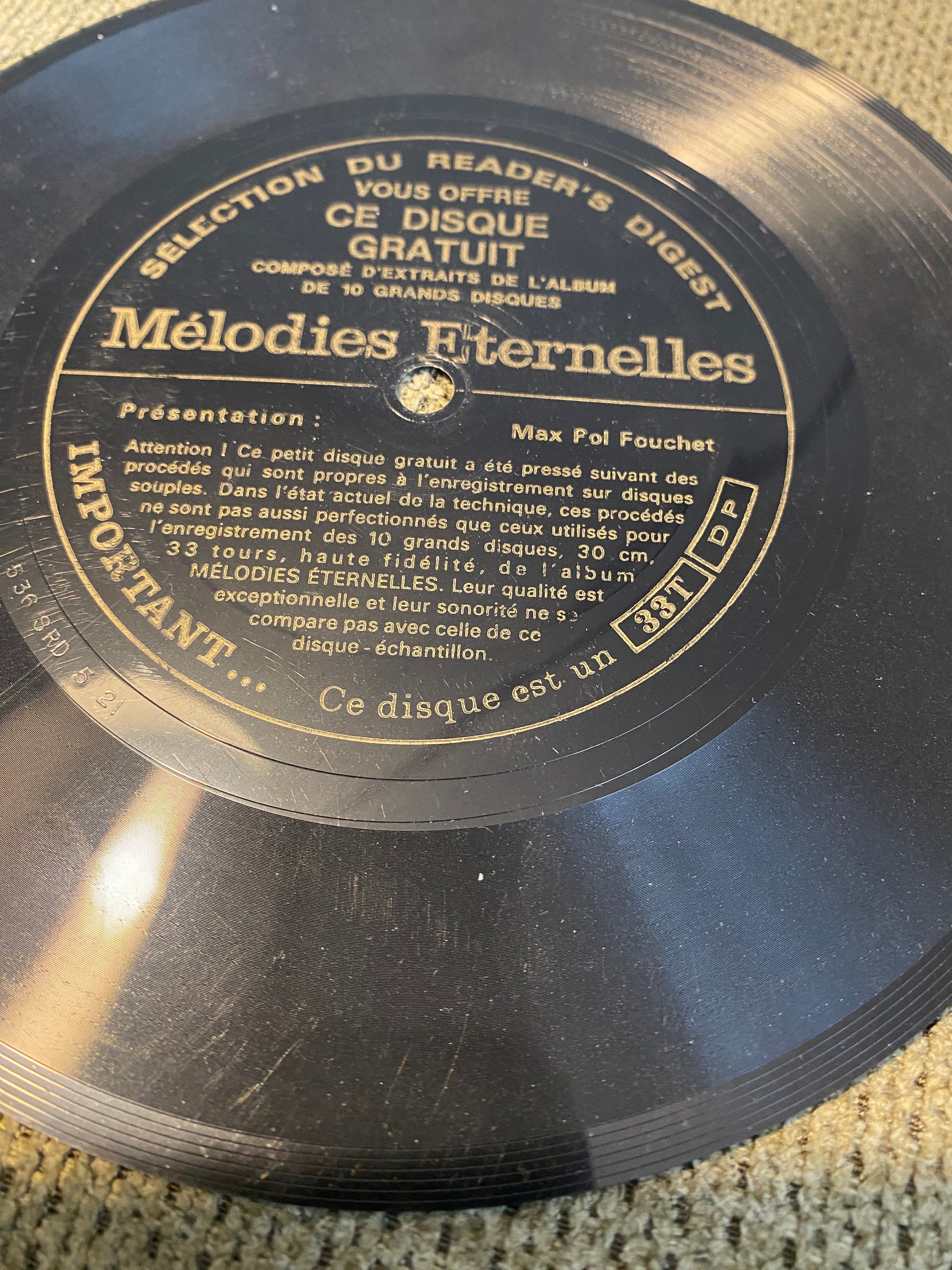 Disque souple diamètre 45 Tours mais 33 Tours mélodies éternelles.