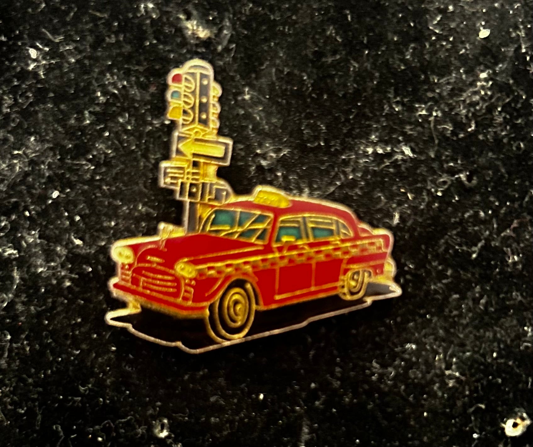 Pin’s ancien Taxi américain