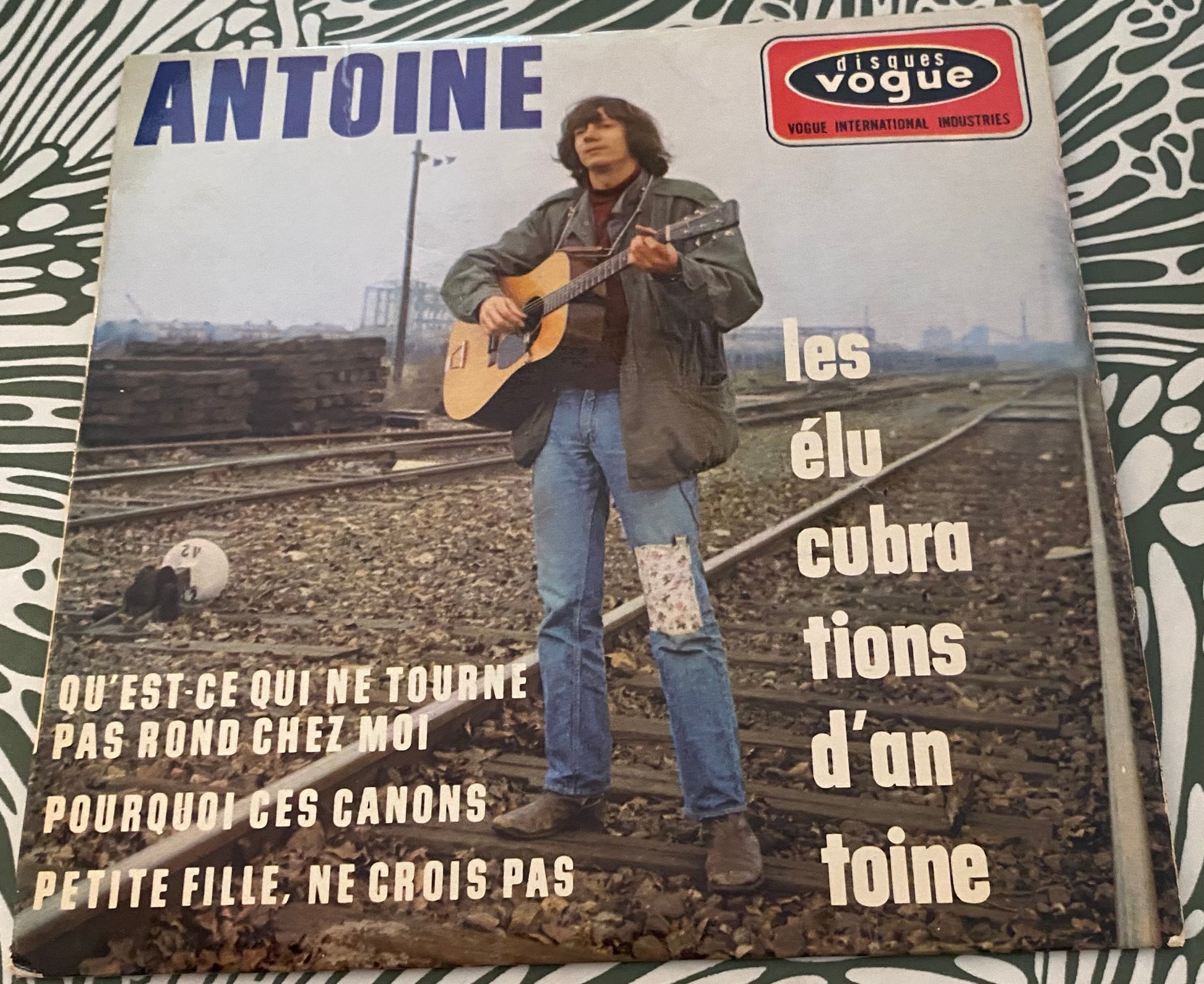 Disque vinyle 45 tours. Antoine. Les élucubrations d’Antoine