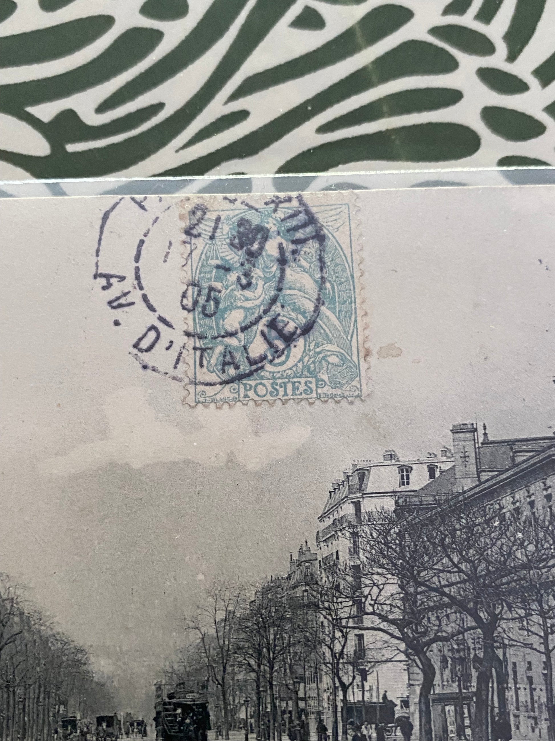 Carte postale ancienne. Paris. Perspective de l’avenue des Gobelins. Dans une pochette de protection