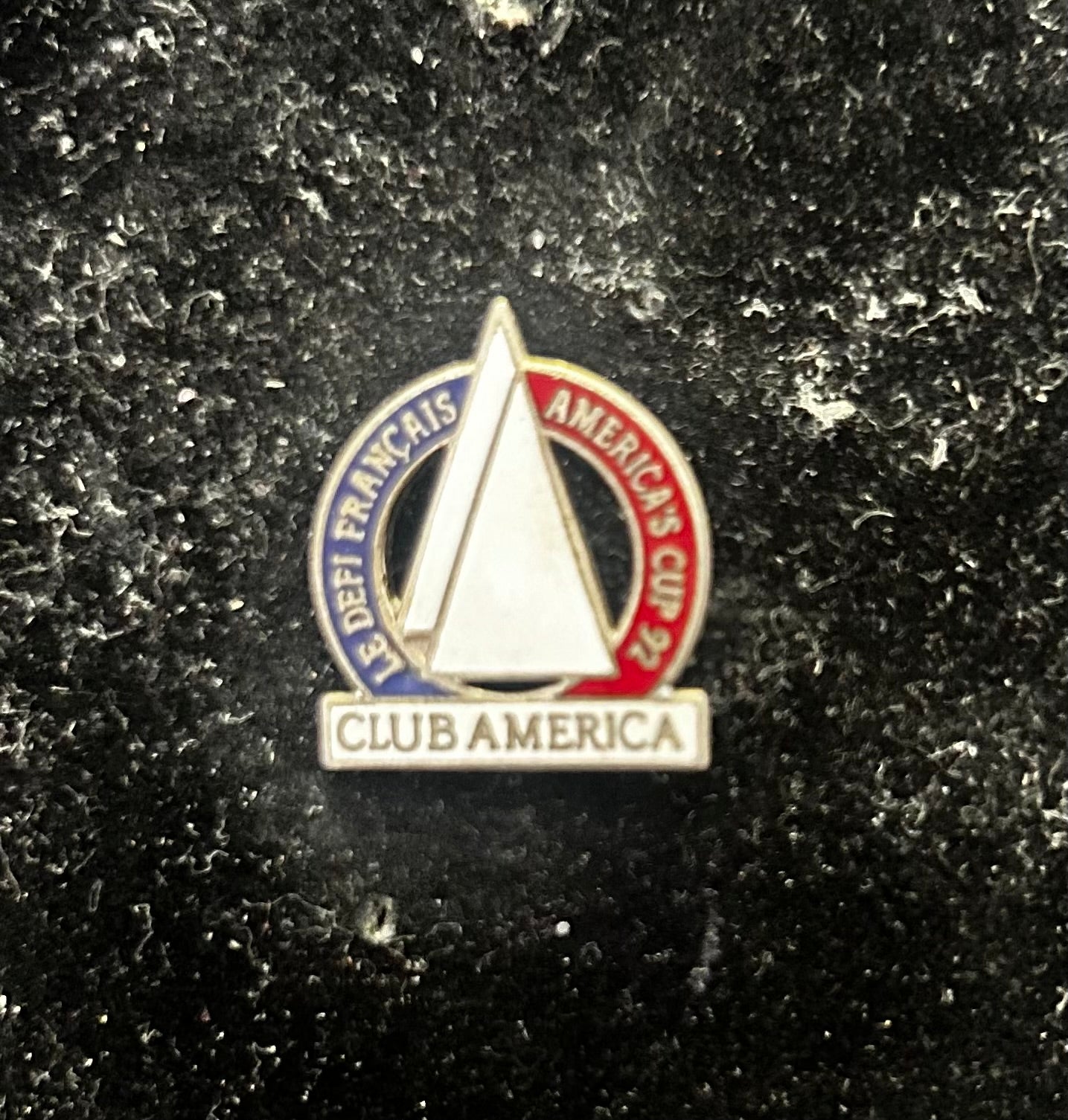 Pin’s America ´s Cup 1992. Club america le défi Français