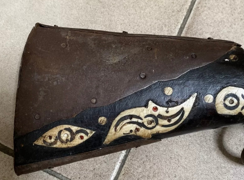 Jouet ? Objet de décoration fusil turc ou marocain du 19ieme bois et métal 53 cm