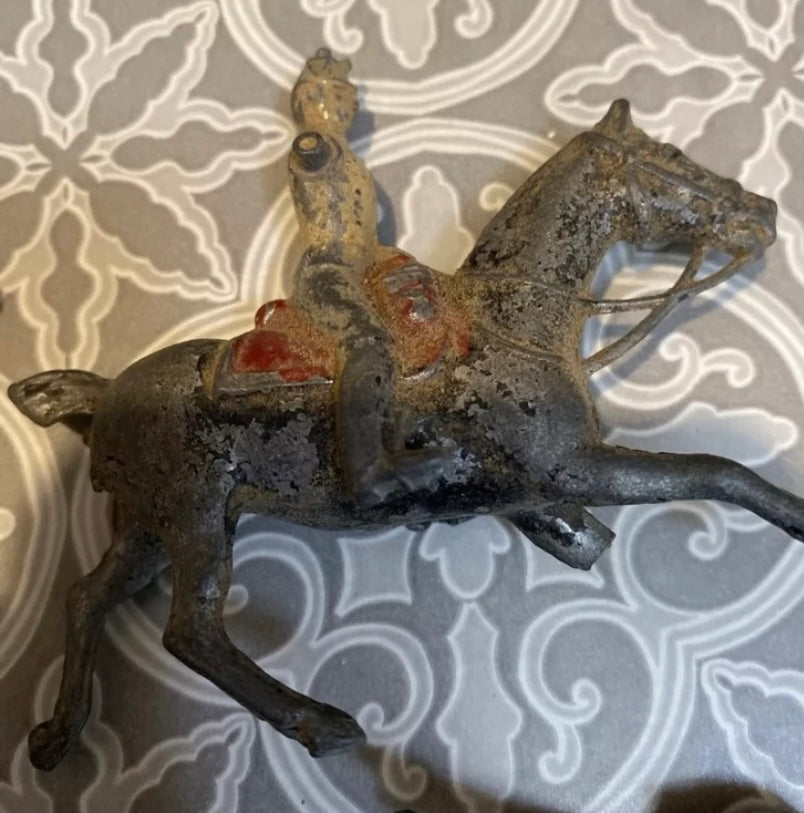 Figurines anciennes CBG Mignot Lot de 11 dans leurs jus. En métal