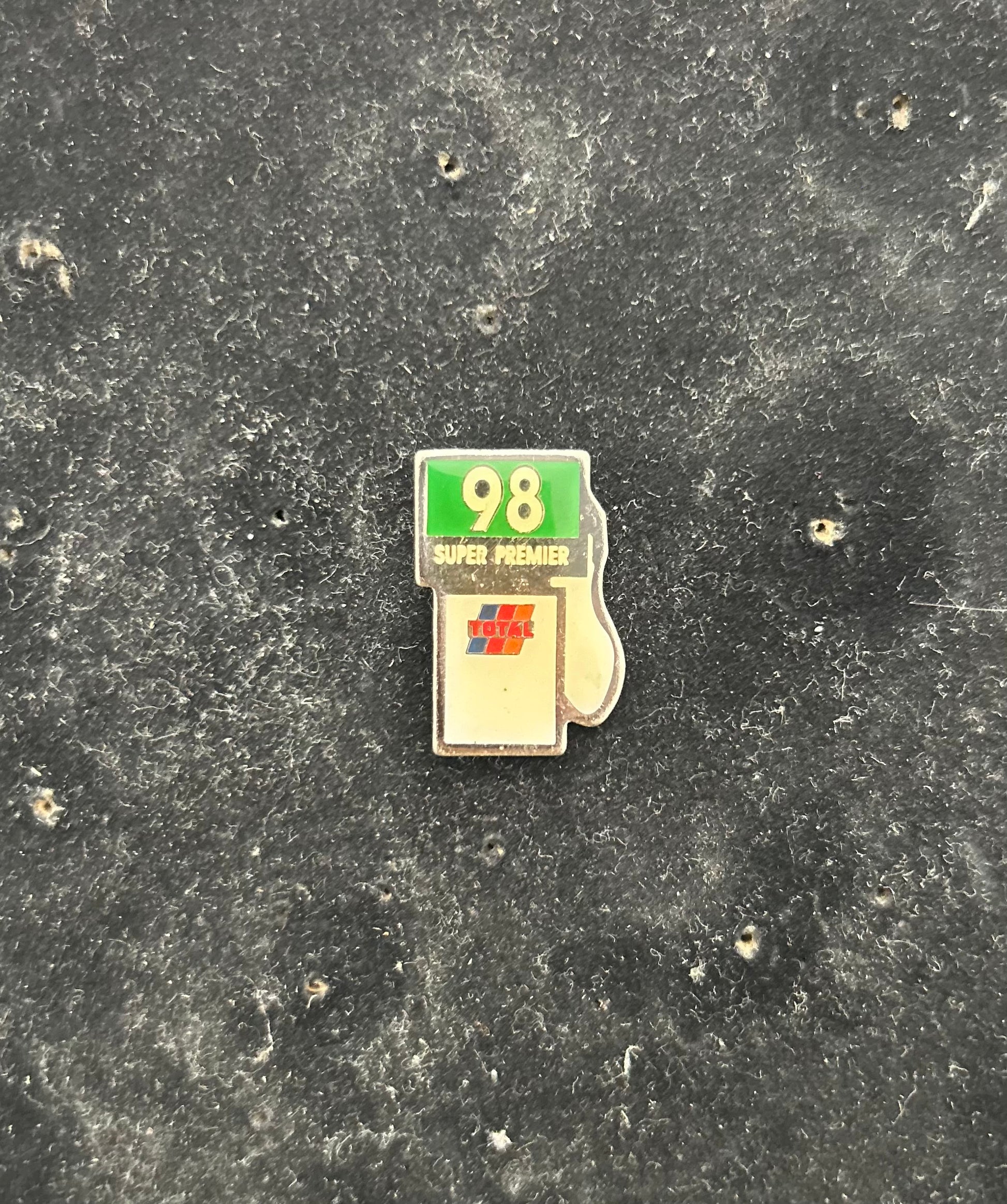 Pin’s de collection ancien Total Super premier 98