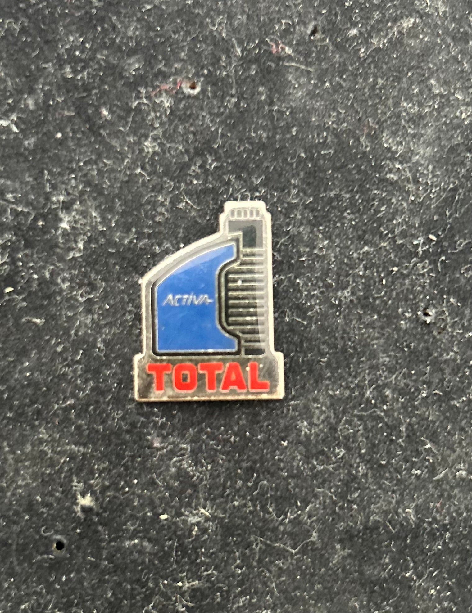 Pin’s de collection ancien Total Activa