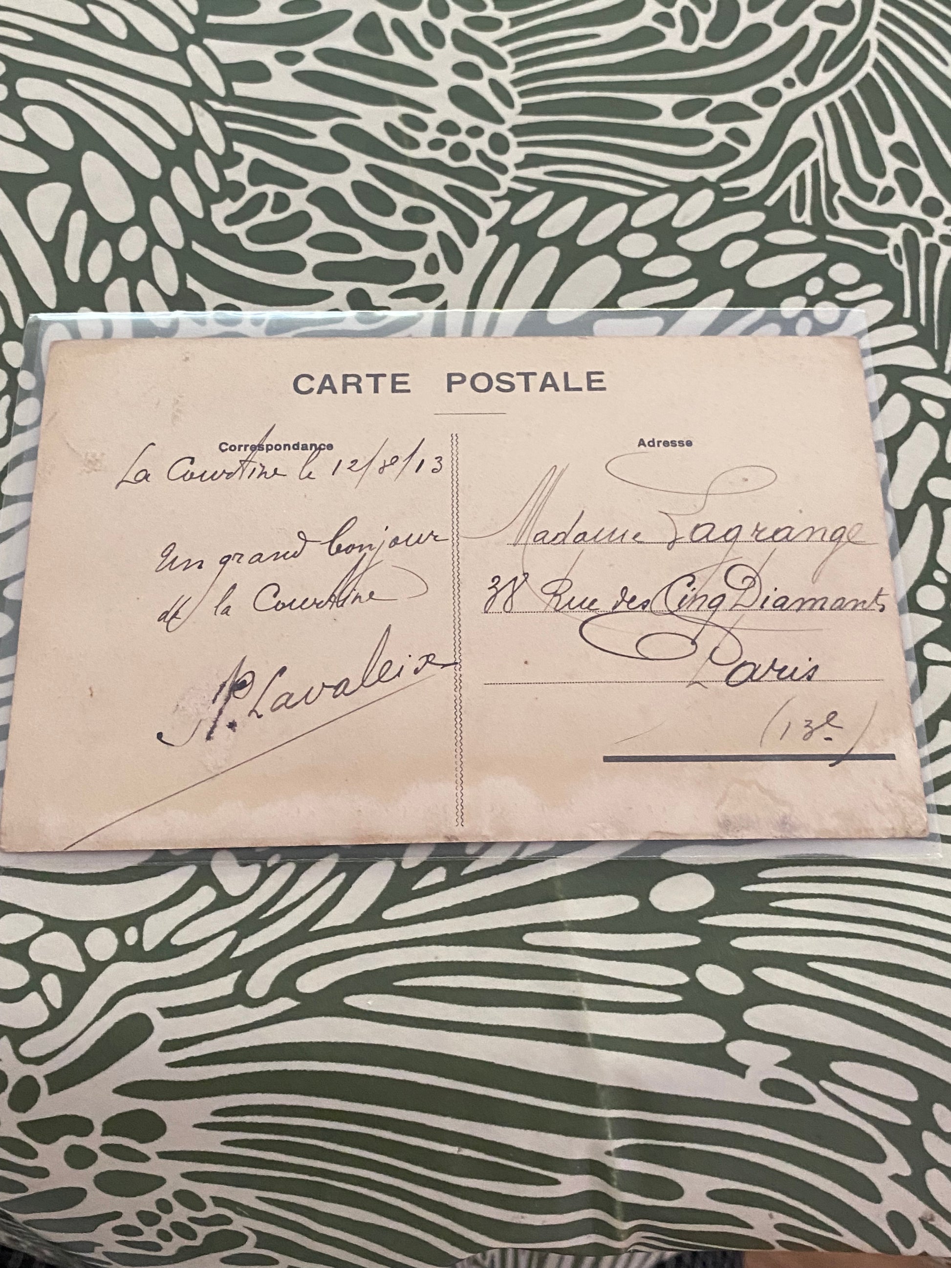 Carte postale ancienne. Les camp de la Courtine ( creuse ) un lavoir. Dans une poche de protection. 1913