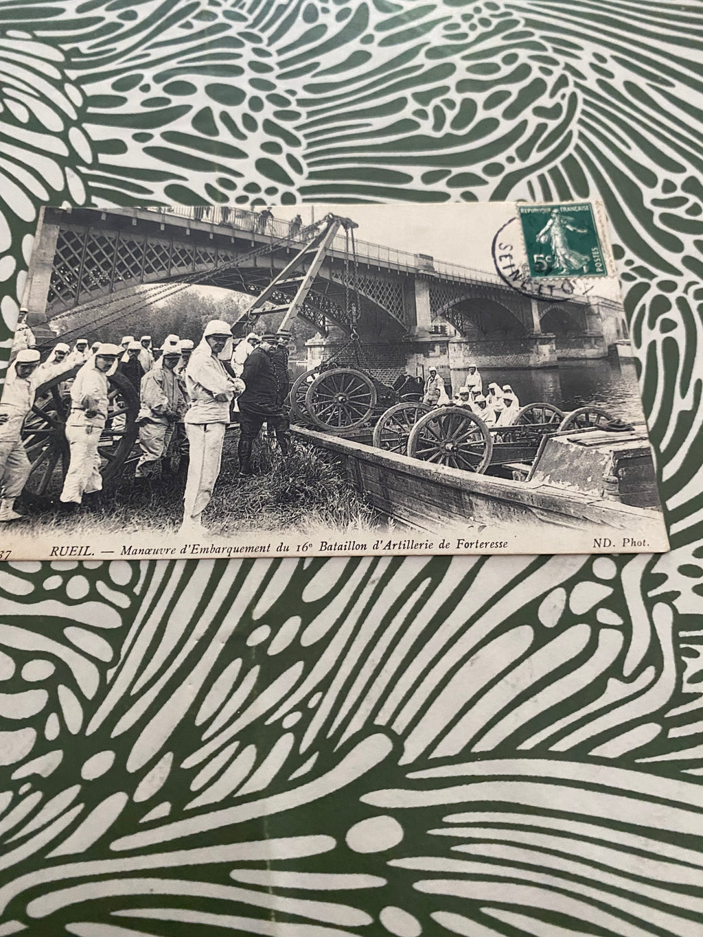 Carte postale ancienne Rueil. Manœuvre d’embarquement du 16ieme Bataillon d’Artillerie de Forteresse
