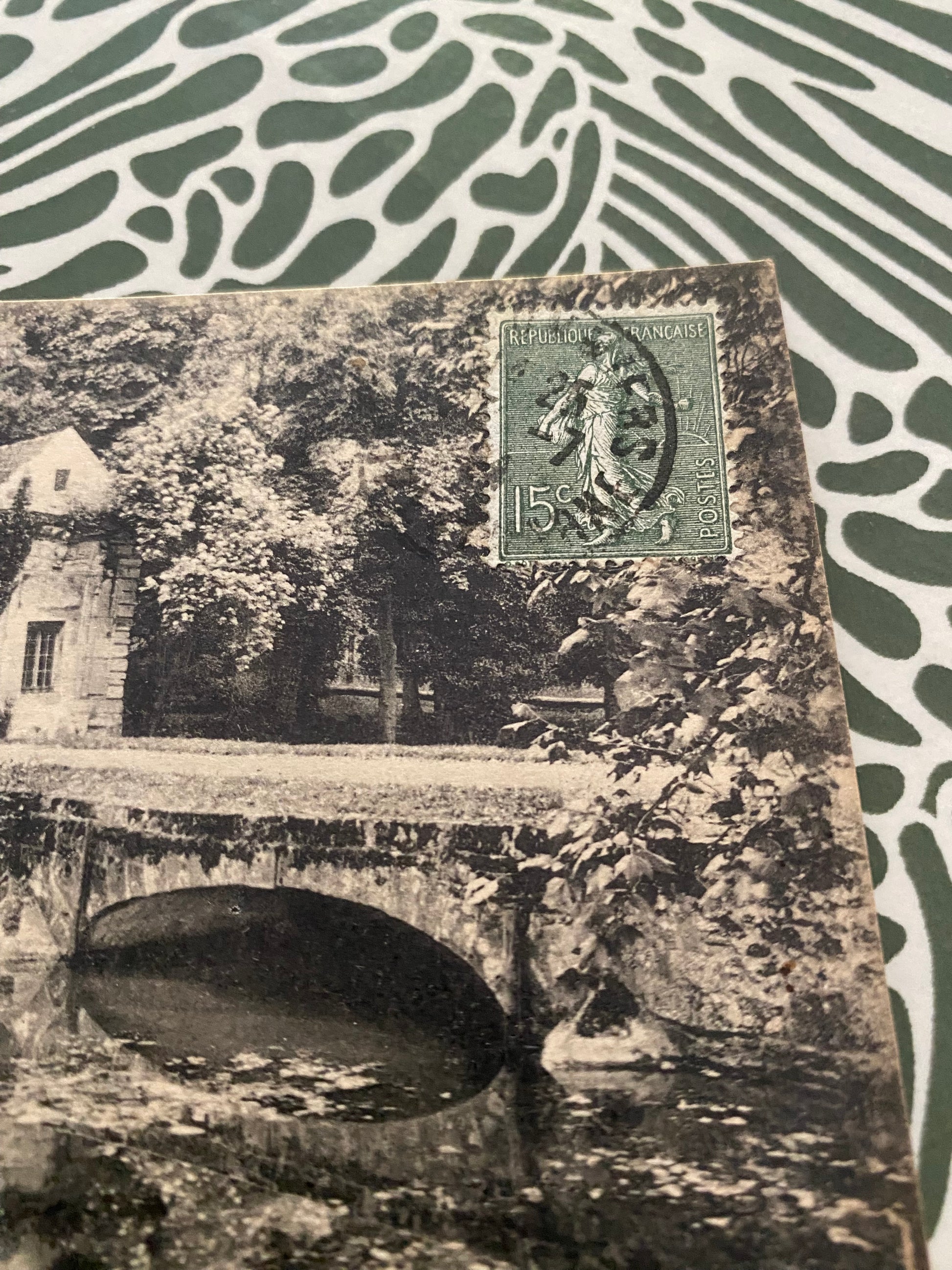 Carte postales ancienne Coulommiers Parc de l’ancien Château. Le pont. LL