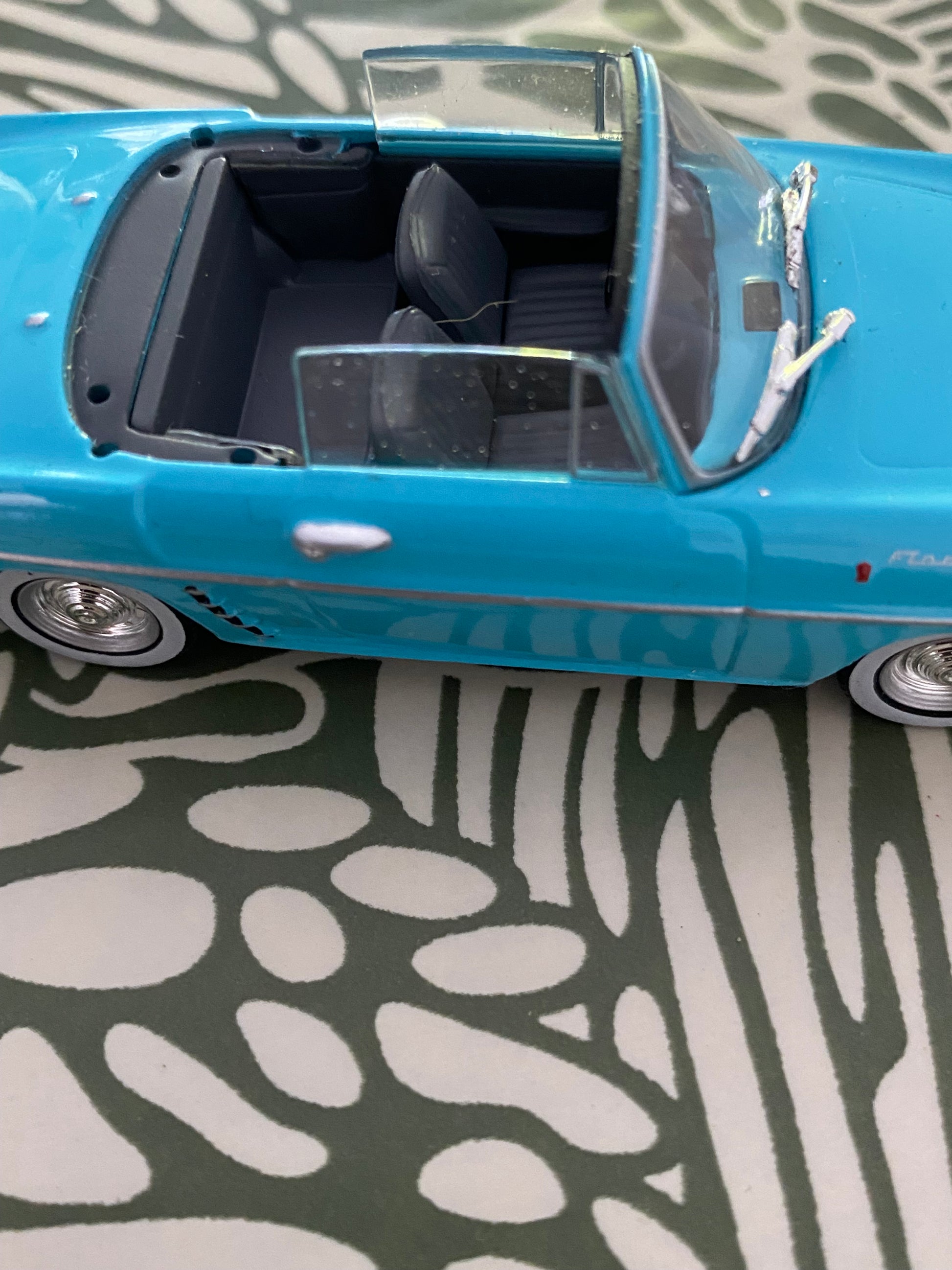 Voiture ancienne Renault Floride Norev. Manque la capote