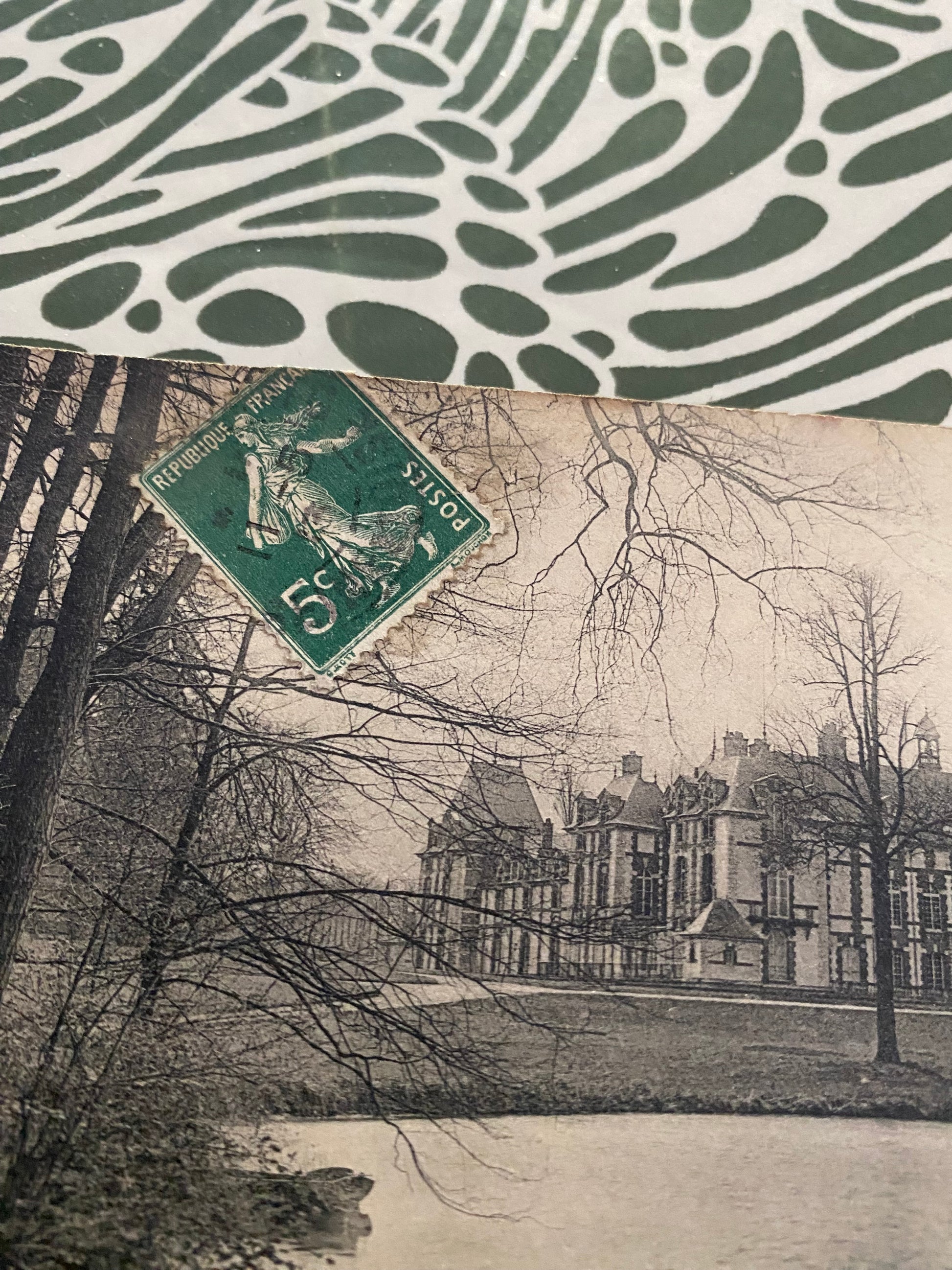 Carte postale ancienne Boissy-Saint-Leger. Château du Prince de Wagram. Le château et la pièce d’eau.
