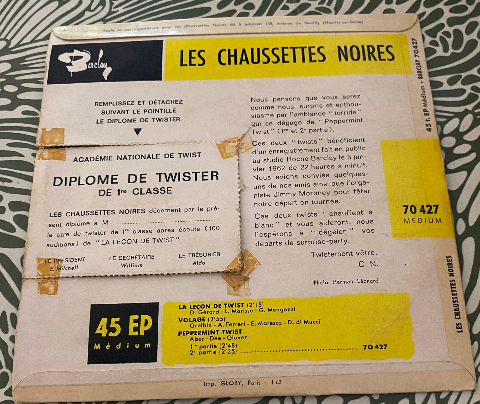 Disque vinyle 45 tours Les chaussettes noires. La leçon de twist
