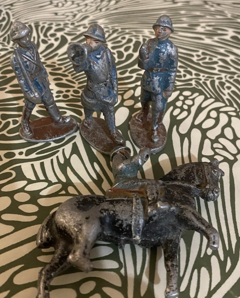 Figurines anciennes Quiralu Aludo. Armée française. Des manques