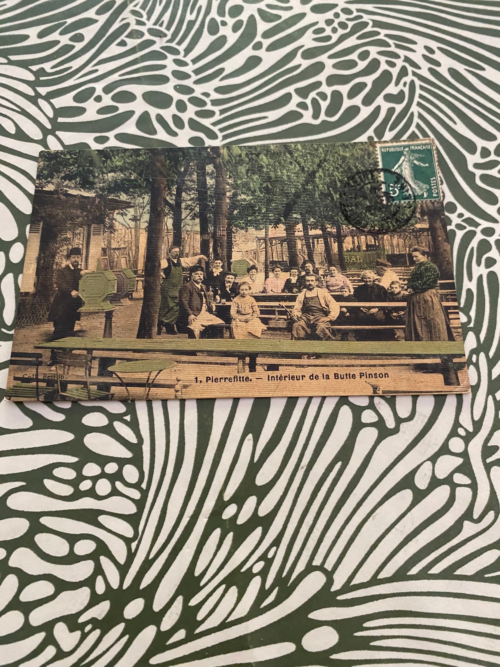 Carte postale ancienne Pierrefitte. Intérieur de la butte Pinson.