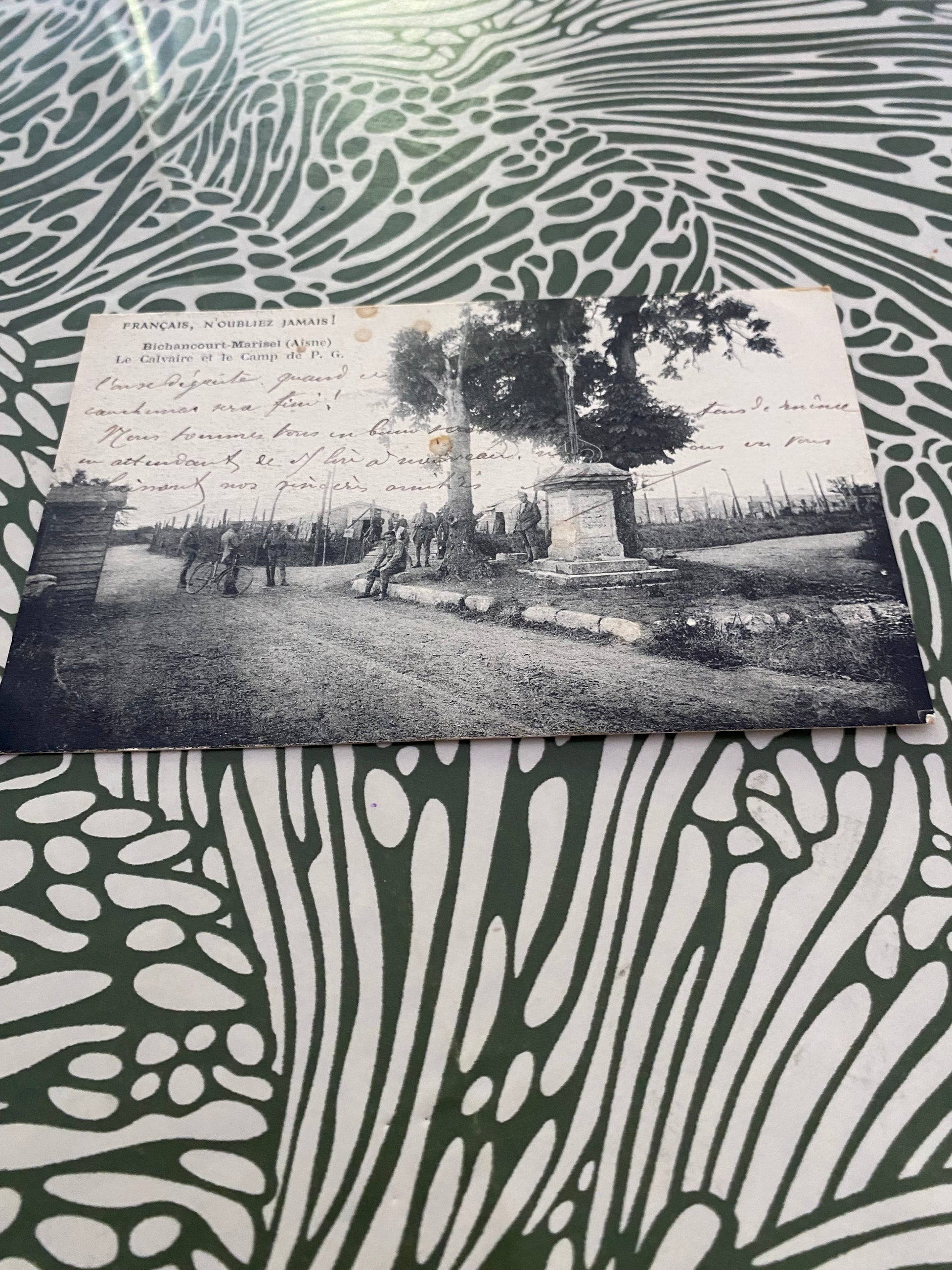 Carte postales ancienne Bichancourt-Marisel Le calvaire et le camp de P. G. Français n’oubliez jamais