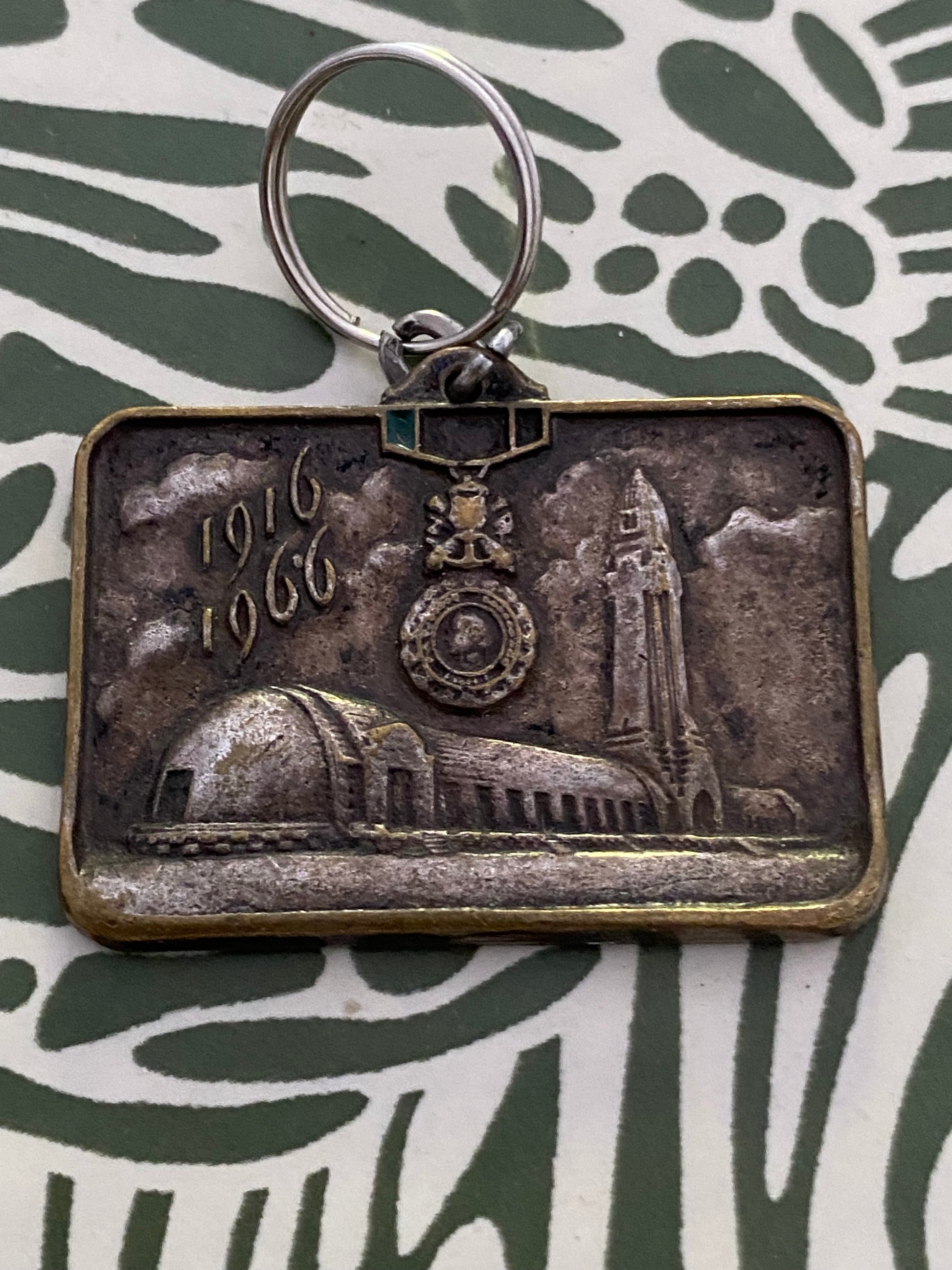Porte clefs ancien. Congrès des médailles militaires 1966