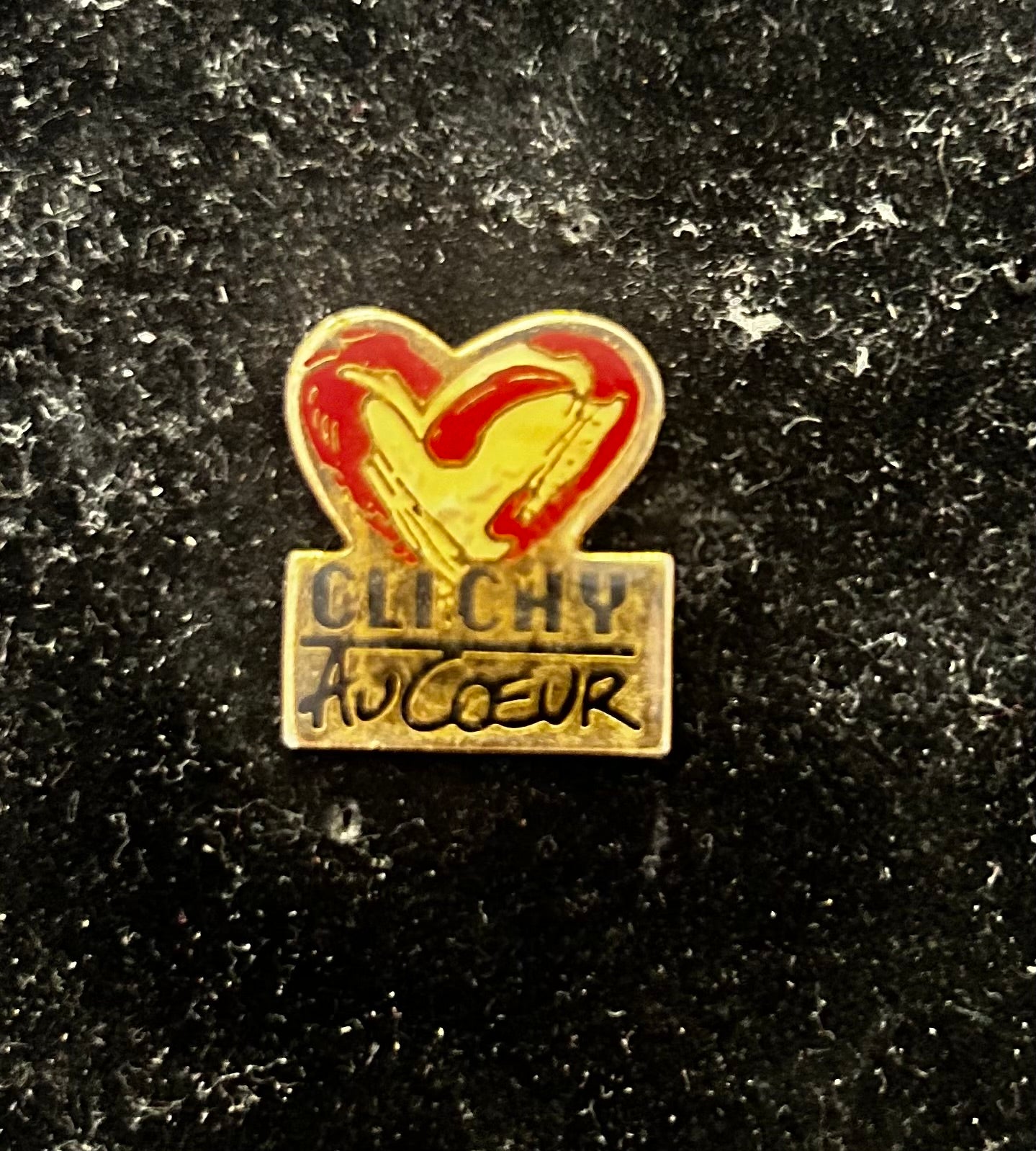 Pin’s ancien Clichy au cœur.