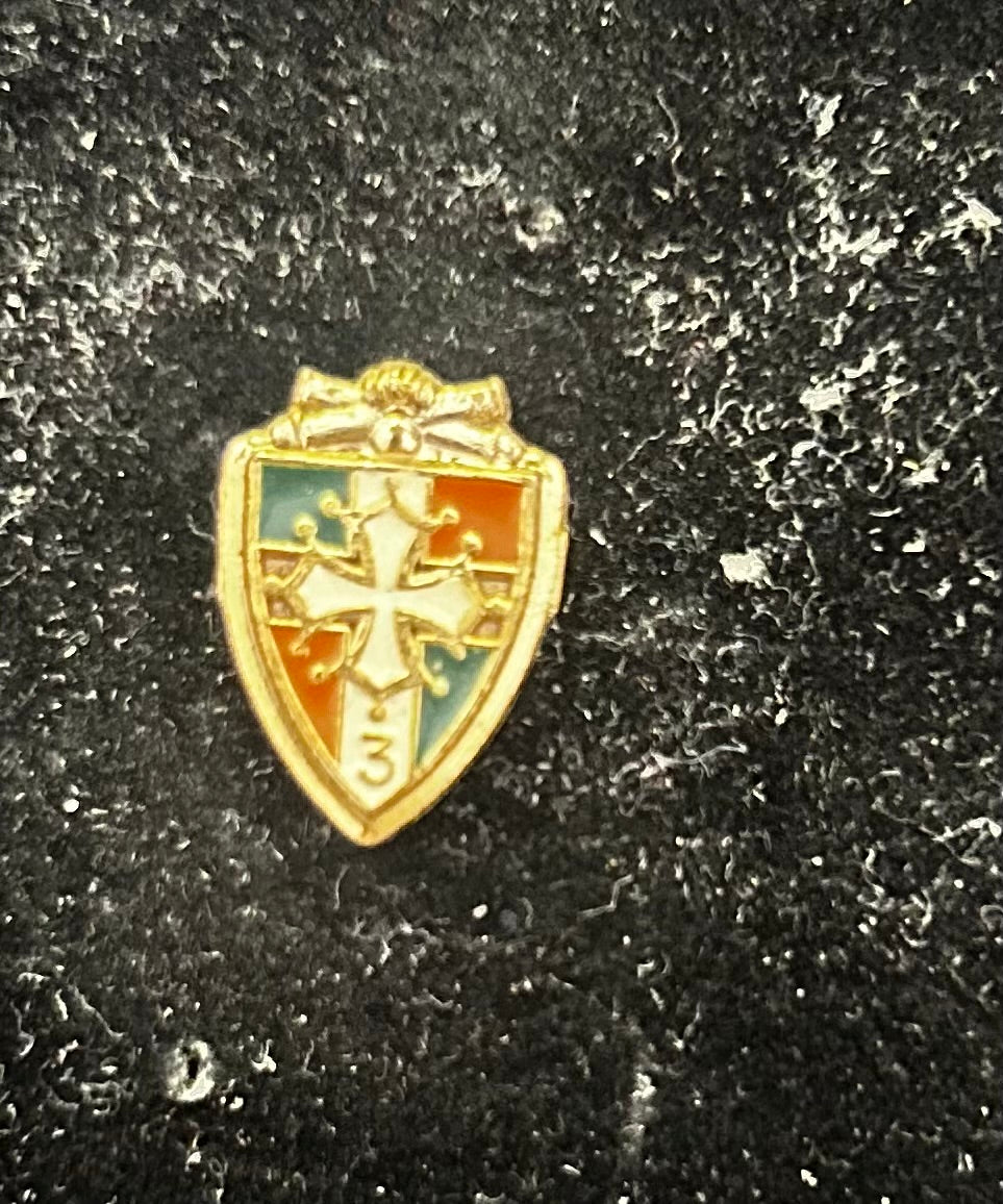 Pin’s ancien Blason Écusson numéro 3