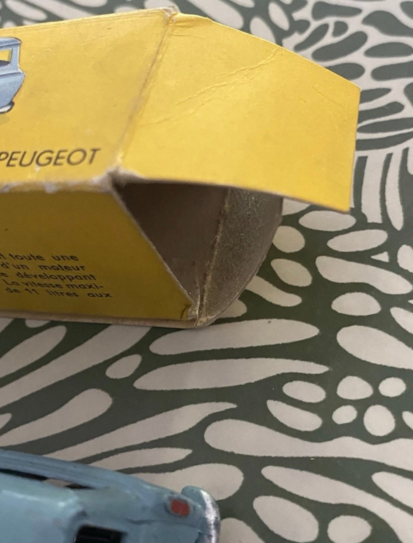 Dinky Toys voiture ancienne Familial 403 Peugeot U5 dans sa boîte d’origine