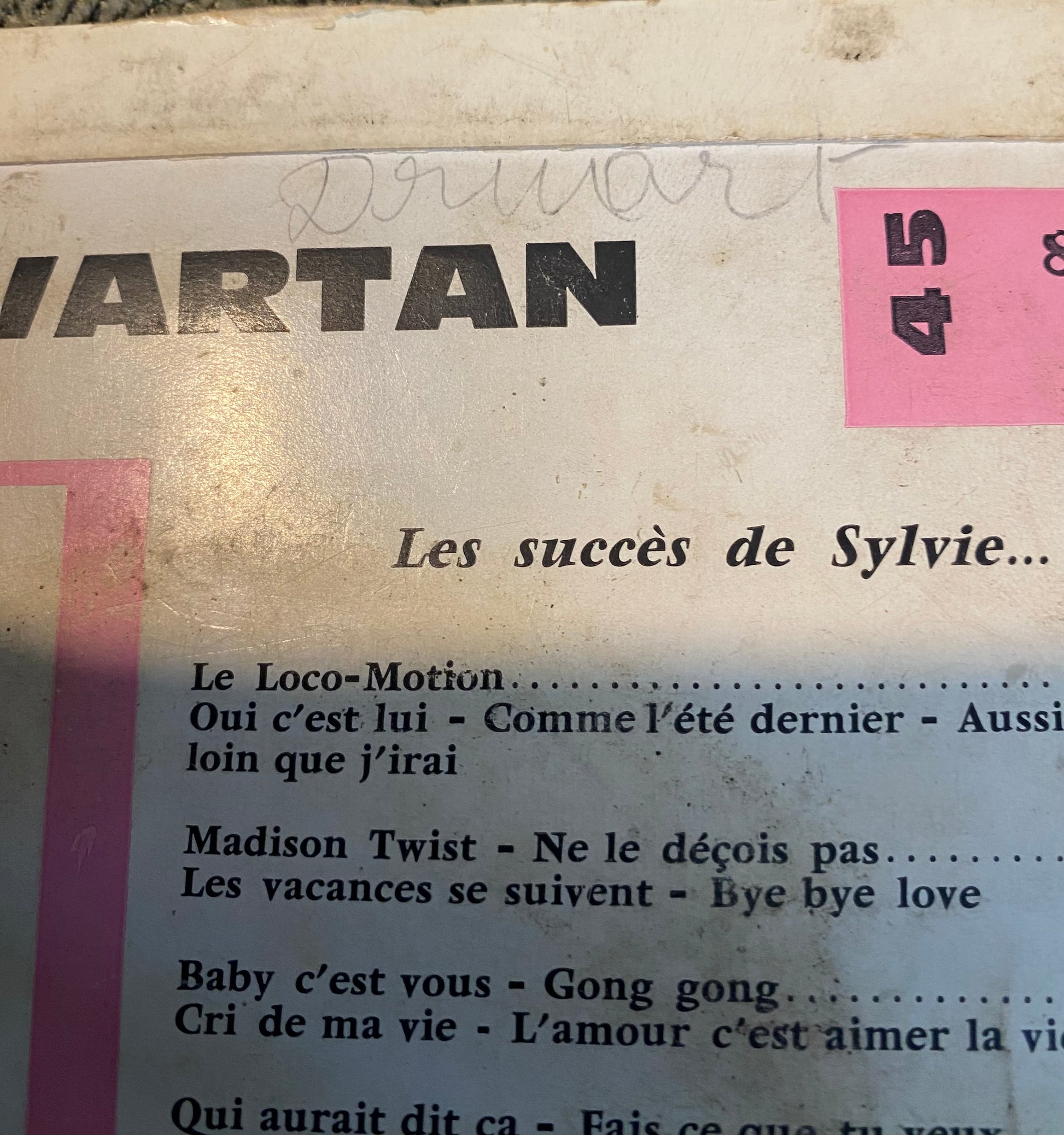 Disque vinyle 45 tours Sylvie Vartan. Moi je pense encore à toi