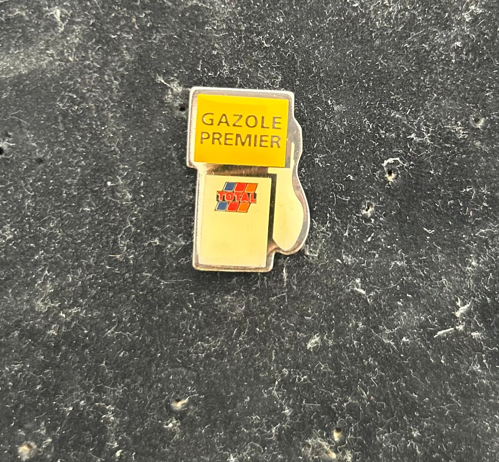 Pin’s de collection ancien Total Gazole premier