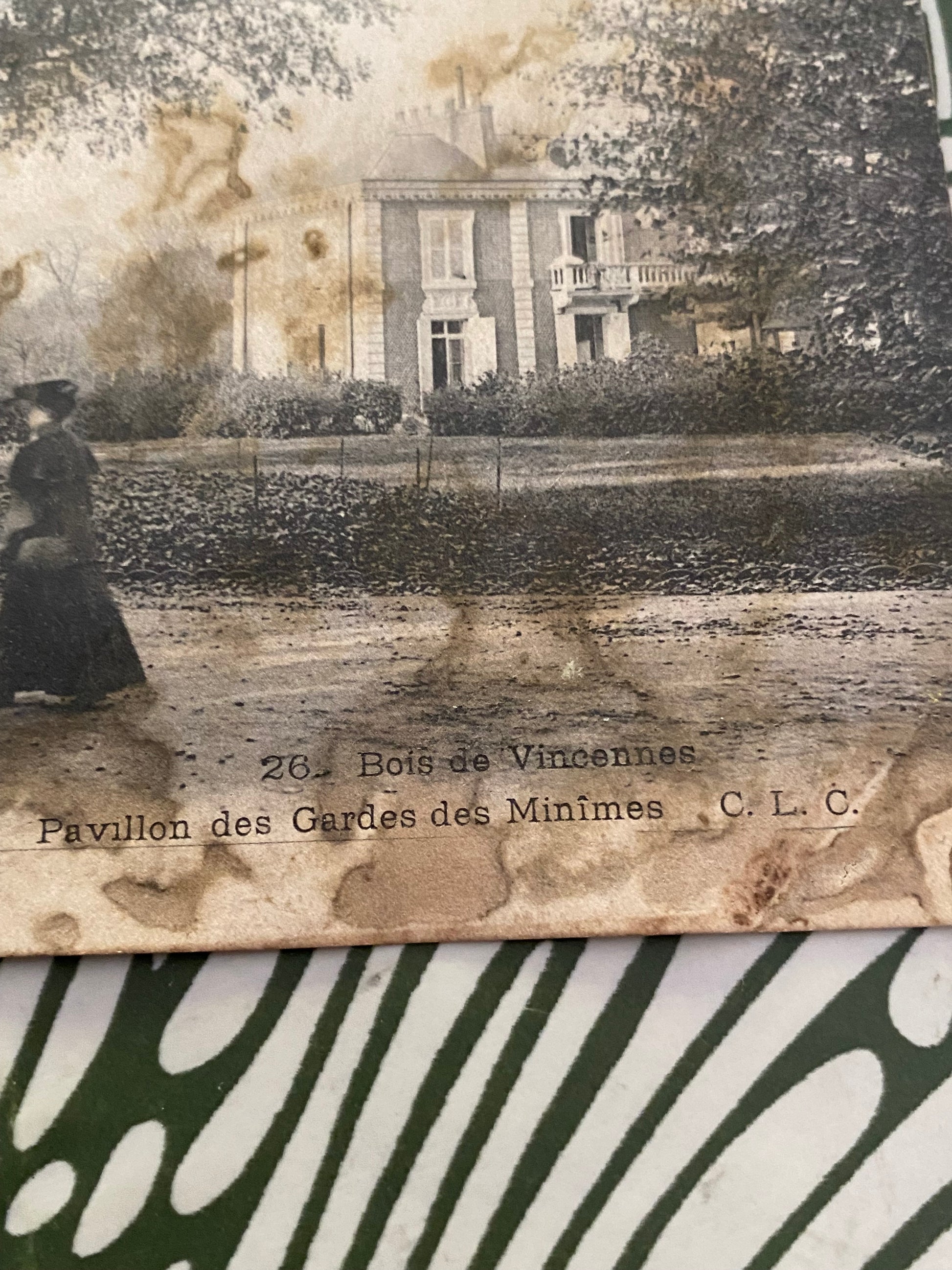Carte postale ancienne. Bois de Vincennes. Pavillons des gardes des minimes