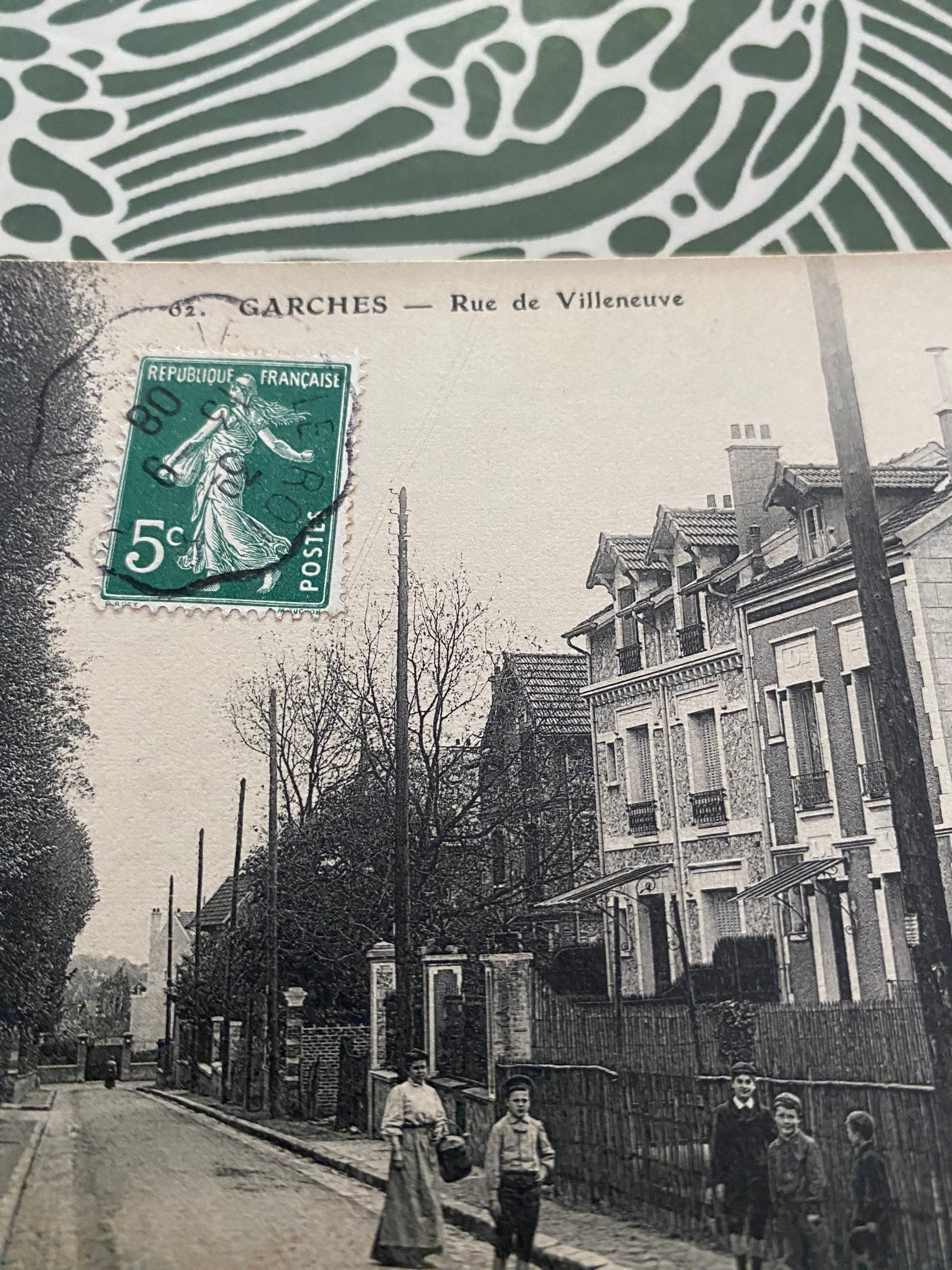 Carte postale ancienne Garches. Rue de Villeneuve. 1908