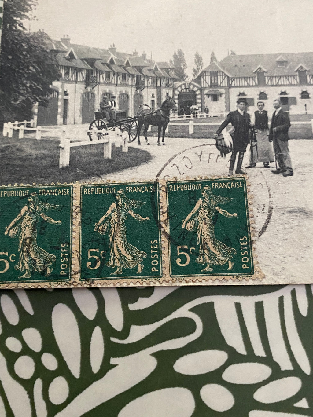 Carte postale ancienne. Rozoy-en-brie. Les communs du château du Breuil