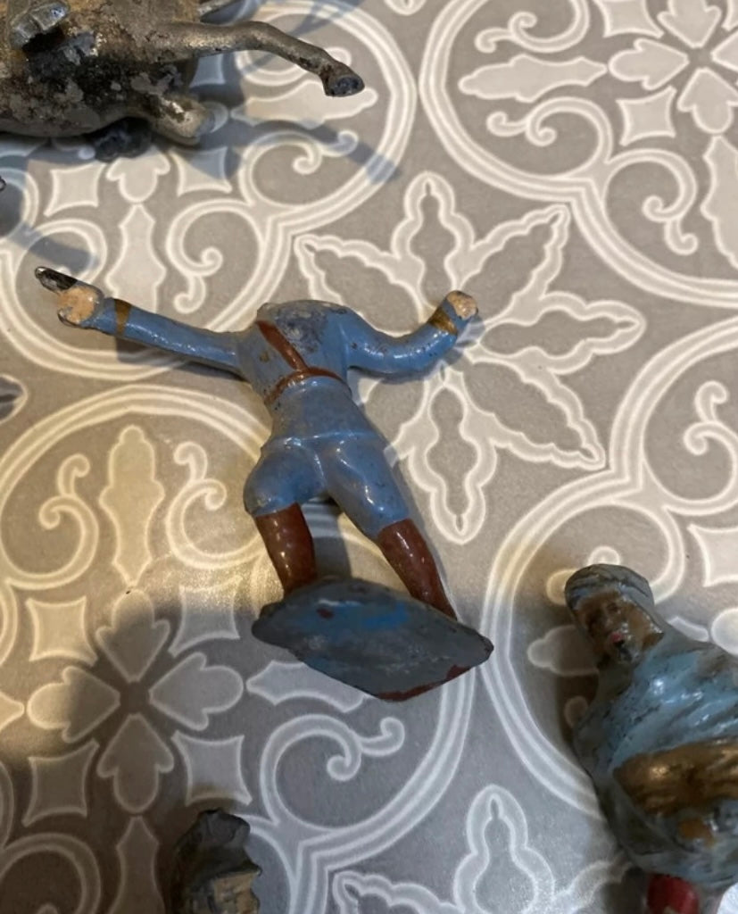 Figurines anciennes CBG Mignot Lot de 11 dans leurs jus. En métal