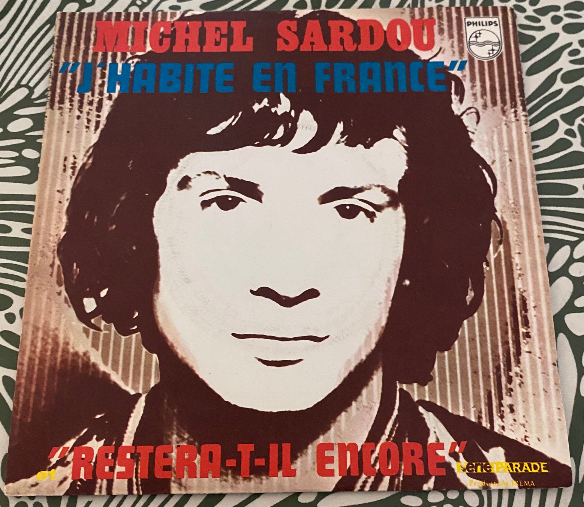 Disque vinyle 45 tours Michel Sardou. J’habite en France