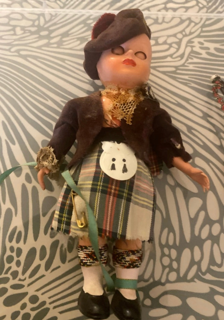 Poupée ancienne de collection Écossais. Les yeux s’ouvrent et se ferment