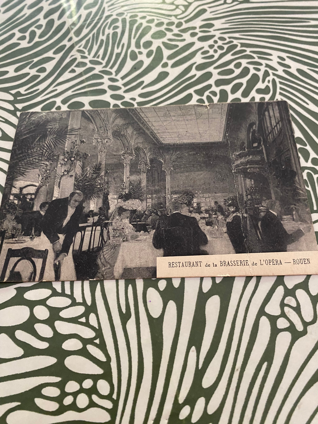 Carte postale ancienne restaurant de la brasserie de l’Opera Rouen. 1907