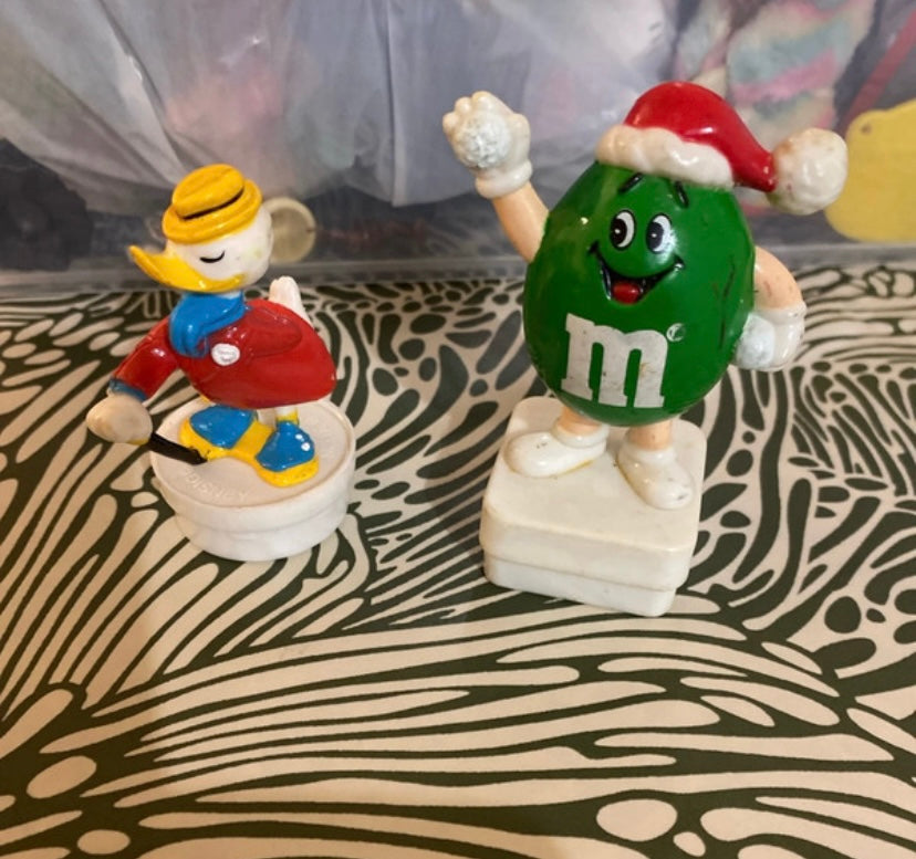 Figurines anciennes bouchons de Smarties M&Ms Lot de 2