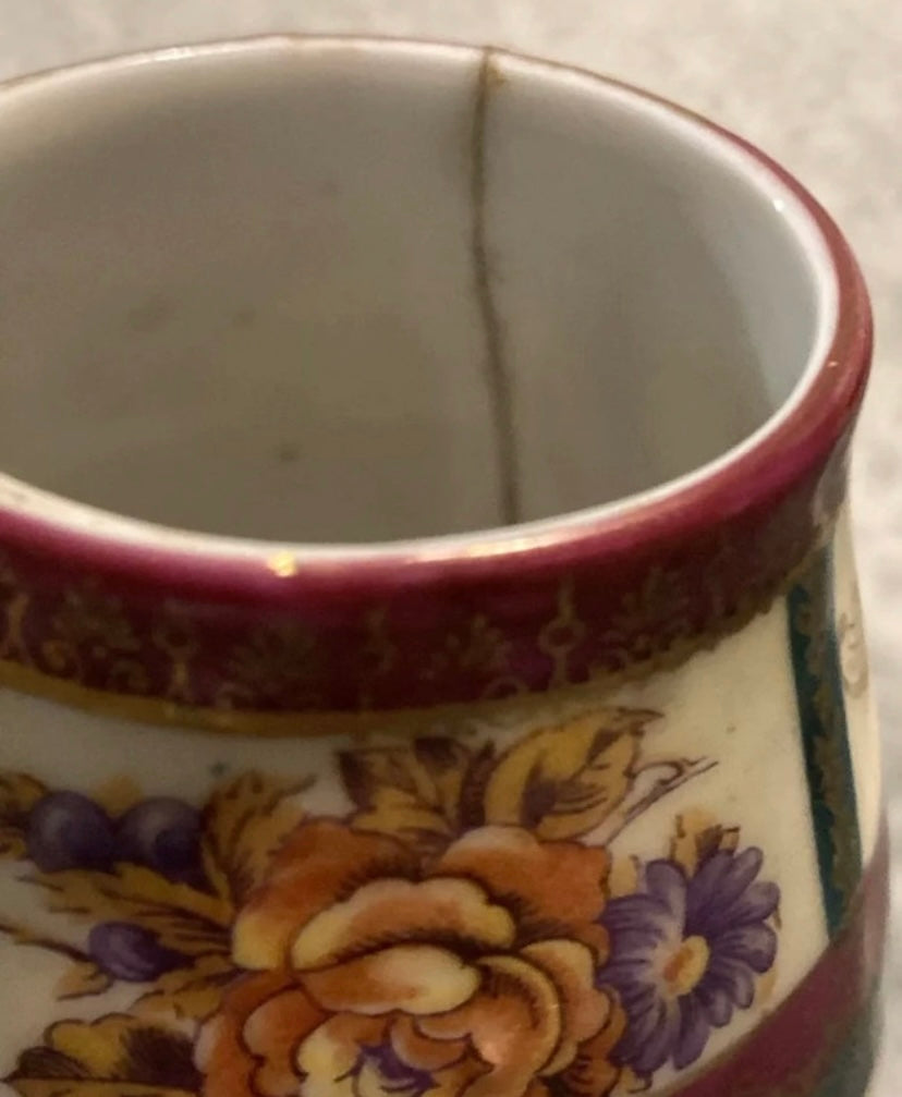Paire de petits Vases anciens Signé E. S 1861. Hauteur 15 cm.